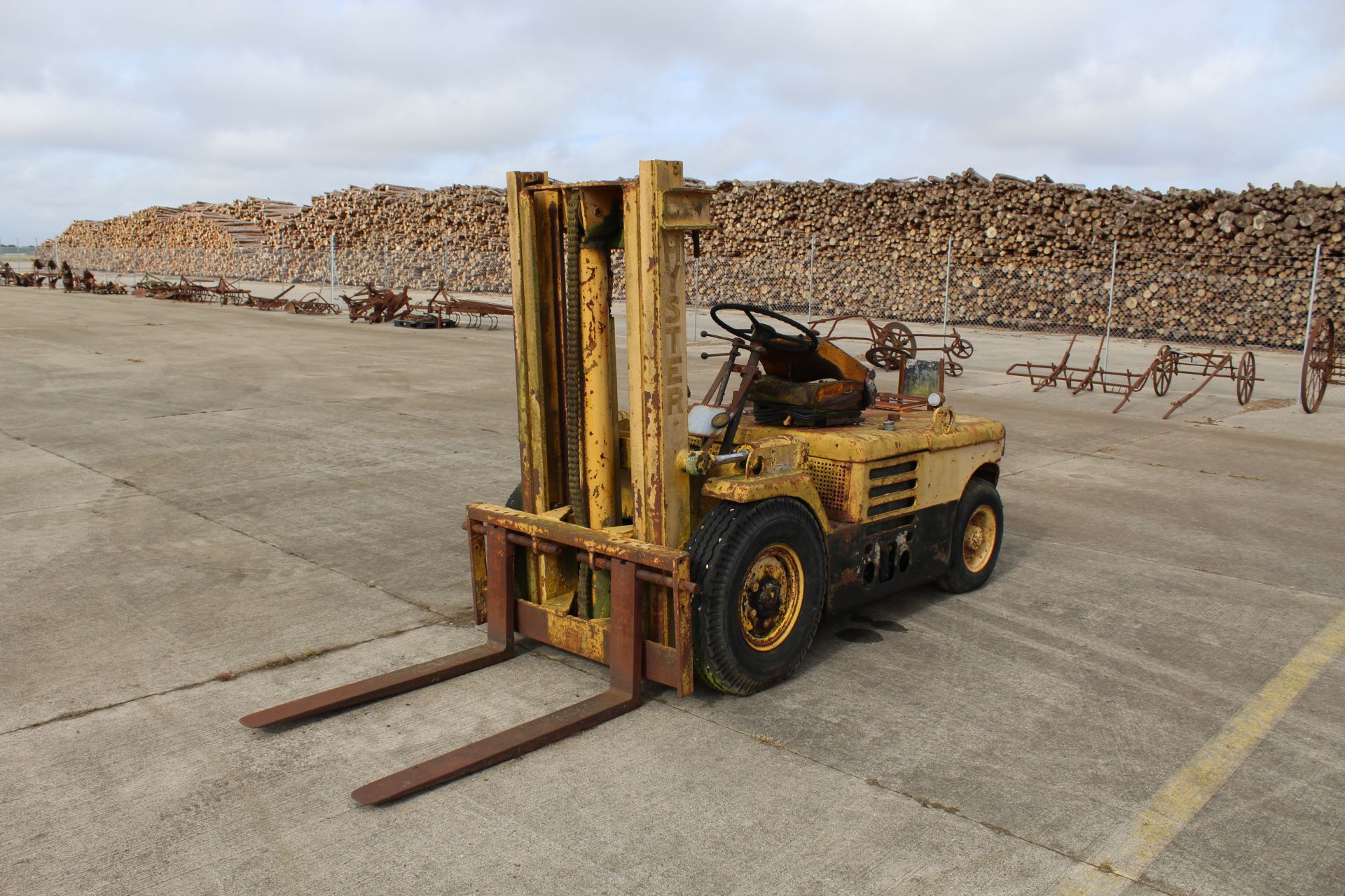 Hyster 80 8,000lb 2WD forklift. Serial number A5E1609. Registration XOM 678 (no paperwork). Date