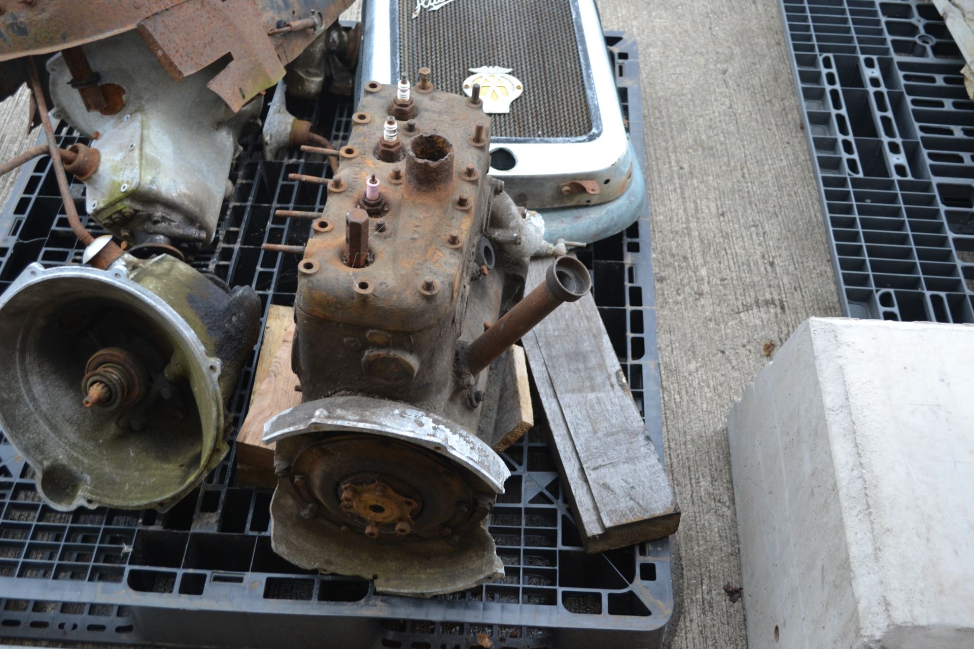 Various Austin car spares to include engine, gearb - Image 7 of 8