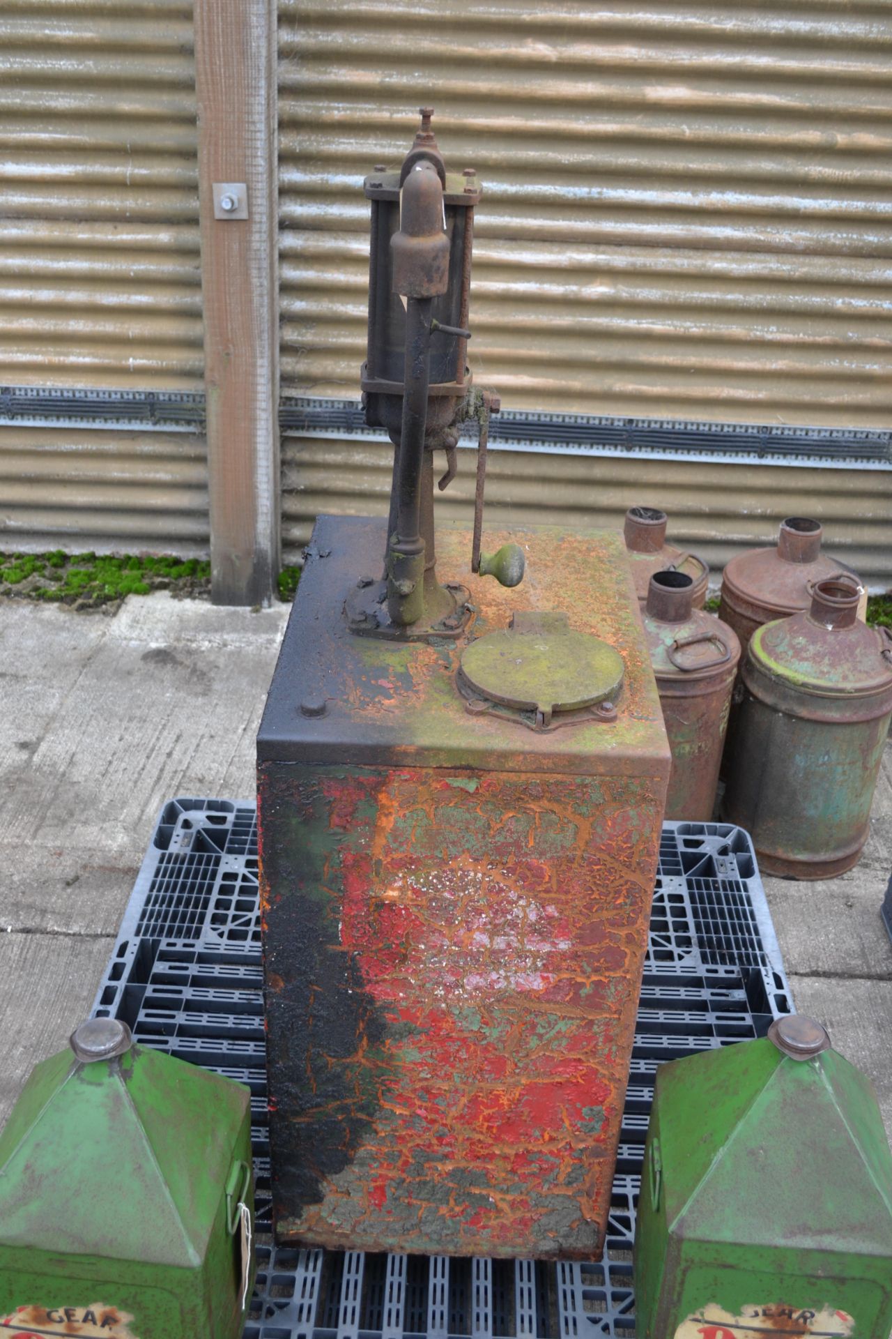 Castrol oil tank and pump. - Image 2 of 7