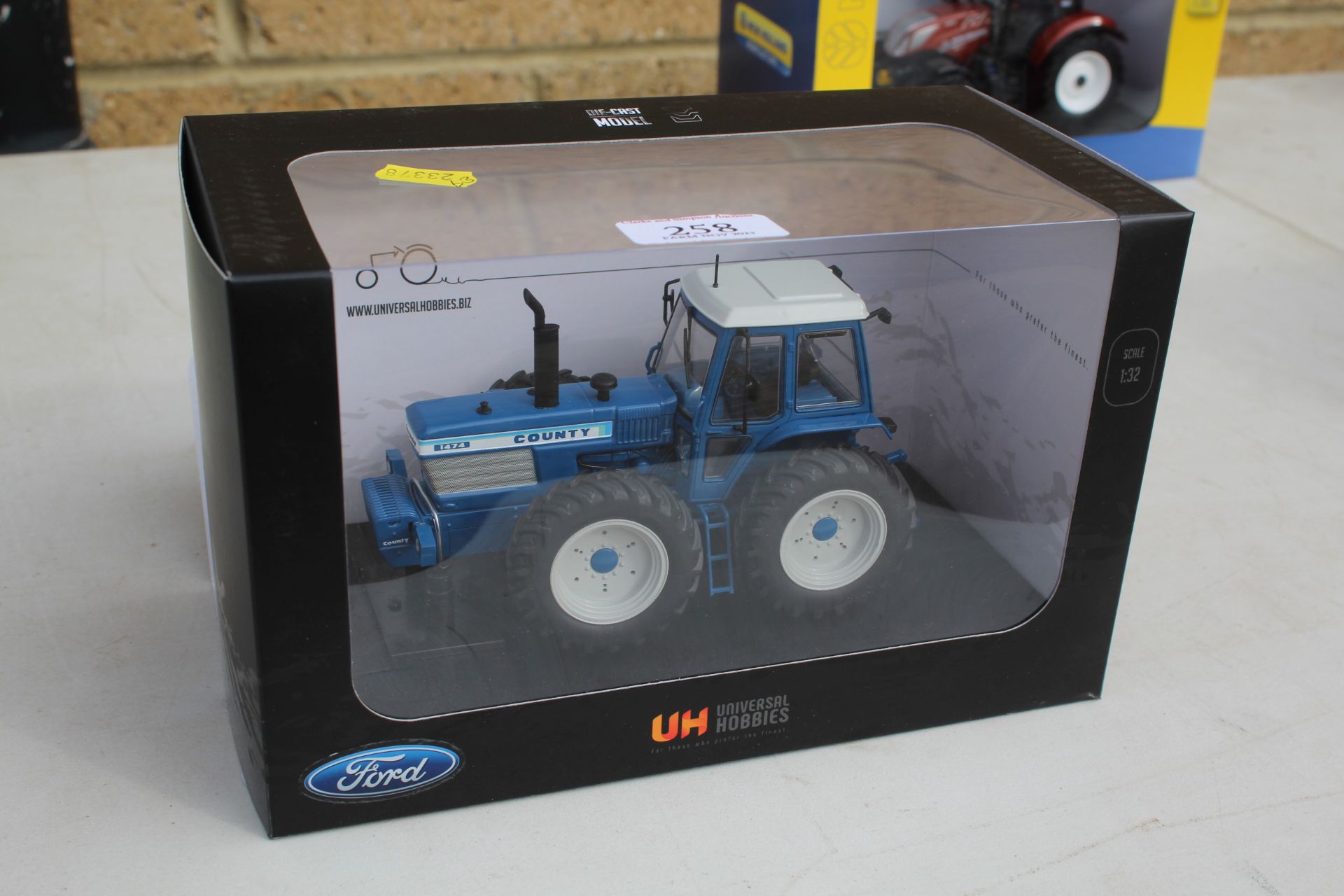 UH County 1474 Tractor 1/32. V