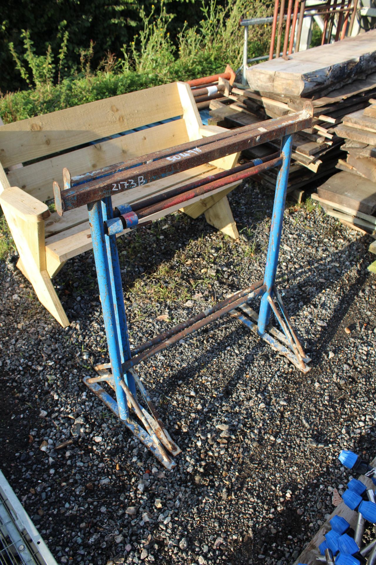 2x builders trestles.