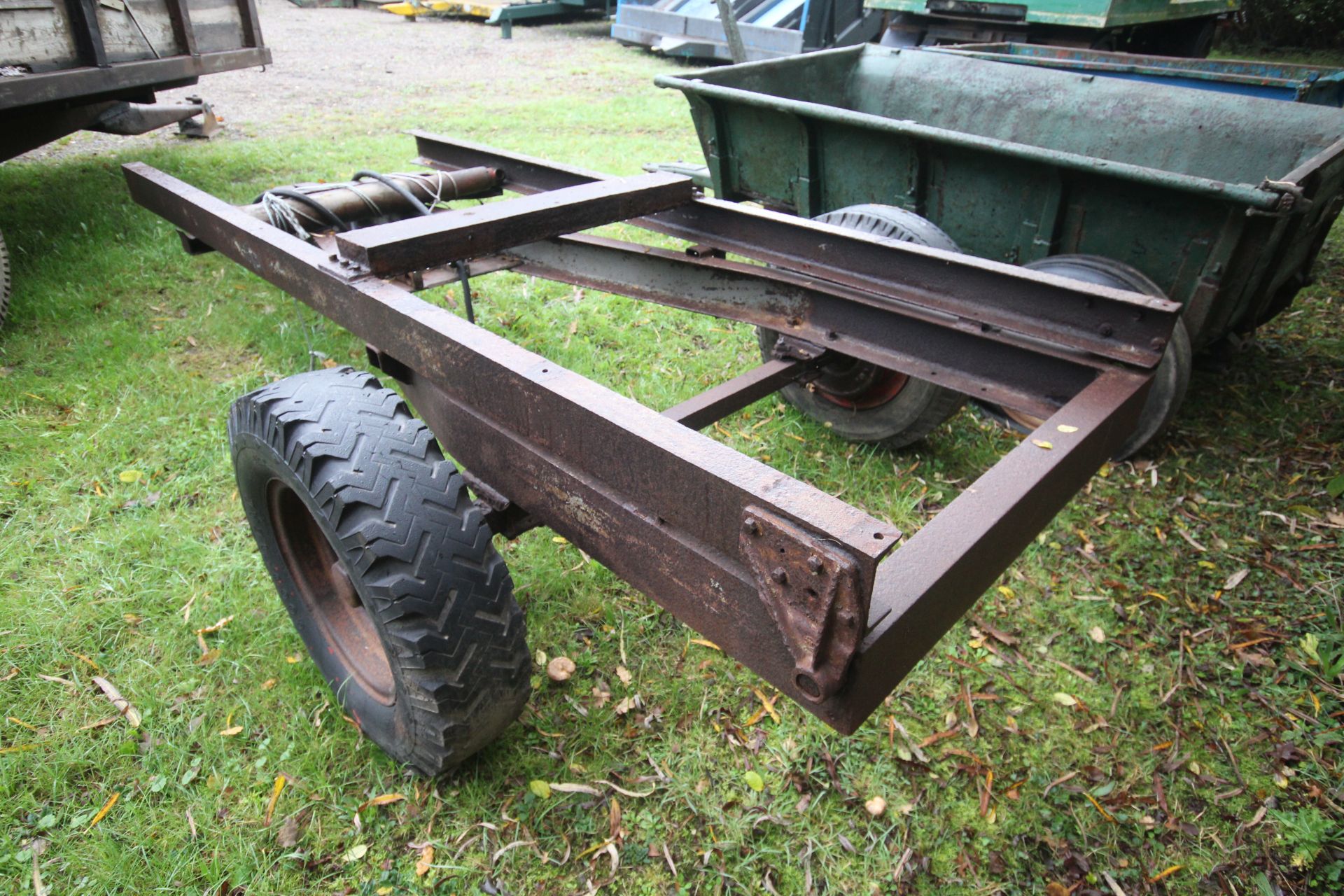 Ferguson 3T single axle tipping trailer chassis. With ram. - Image 3 of 11