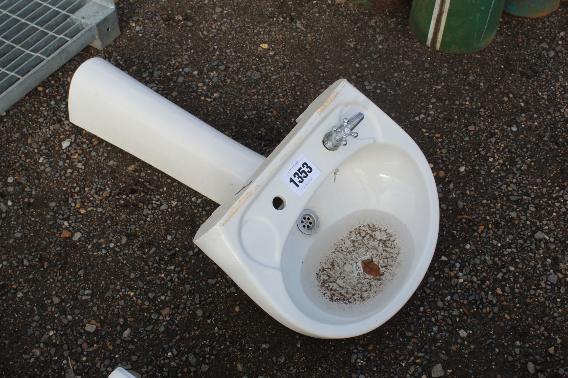 Pedestal wash basin.