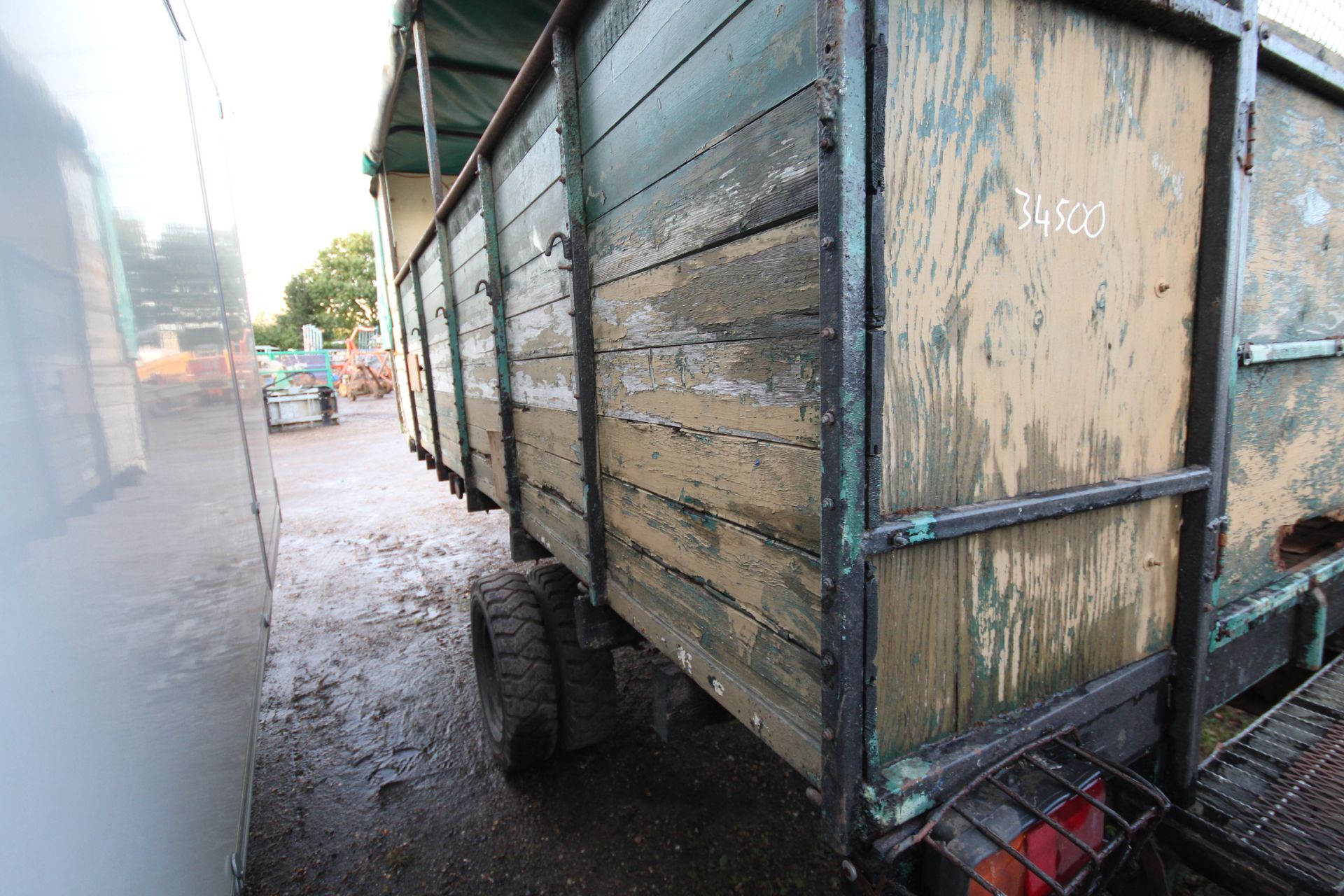 Single axle shoot trailer. With padded bench seats. V - Image 21 of 33