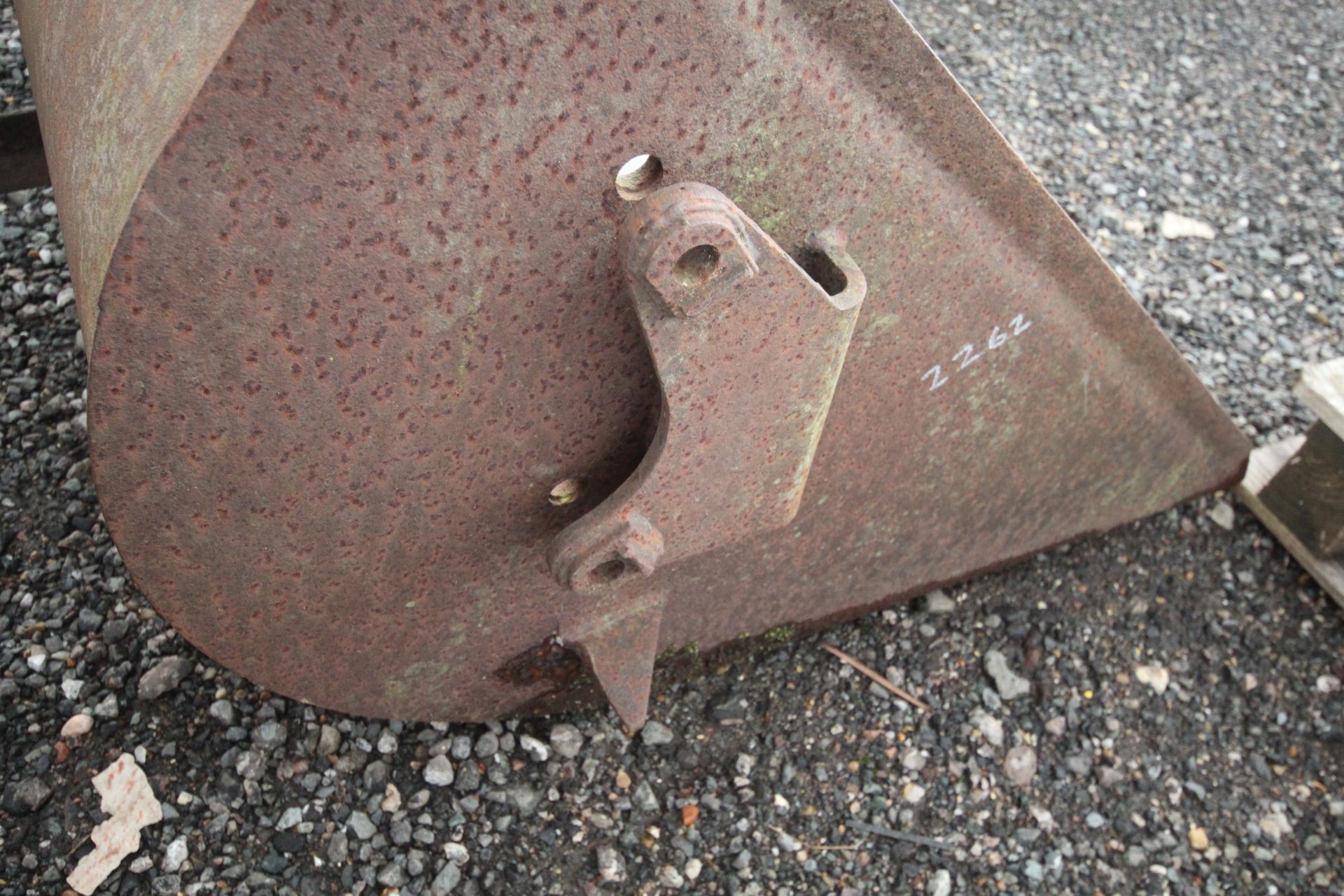 Horndraulic loader bucket. - Image 7 of 9