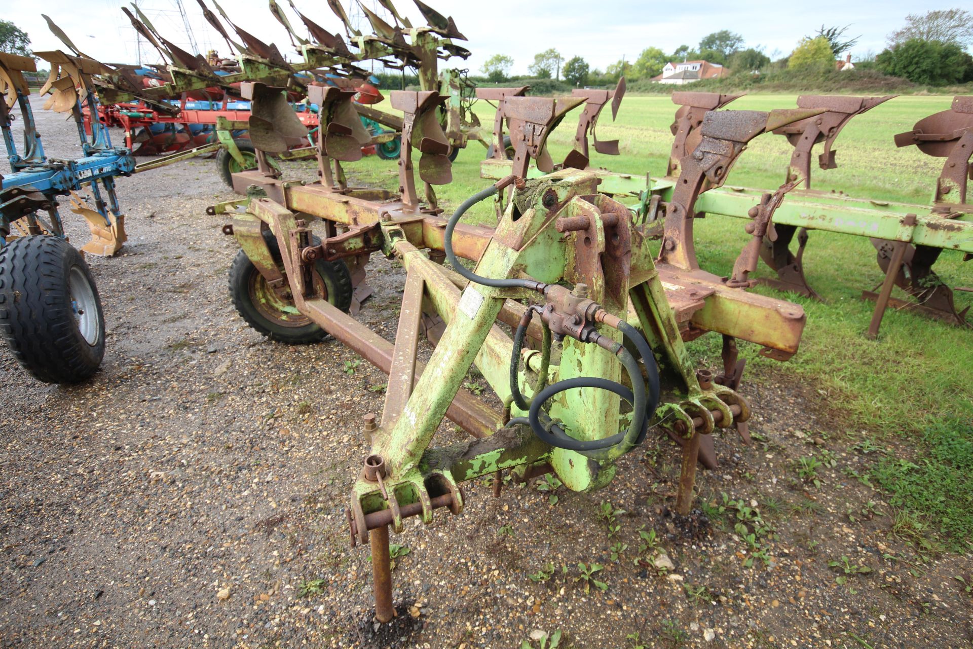 Dowdeswell DP1 single offset 4+1F reversible plough. - Image 2 of 22