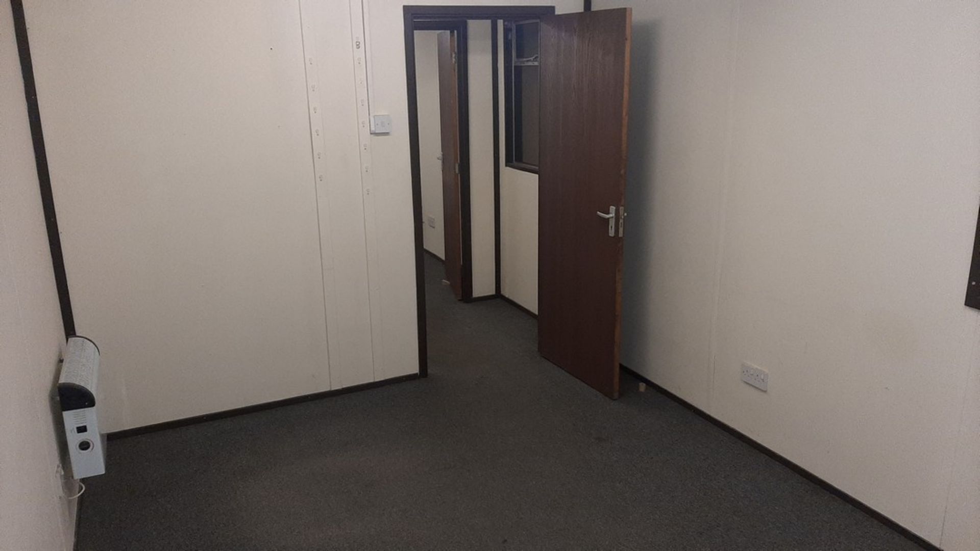 10ft x 32ft jack leg cabin. With two 10ftx 14ft rooms and hall. Used as office inside building. - Image 17 of 25