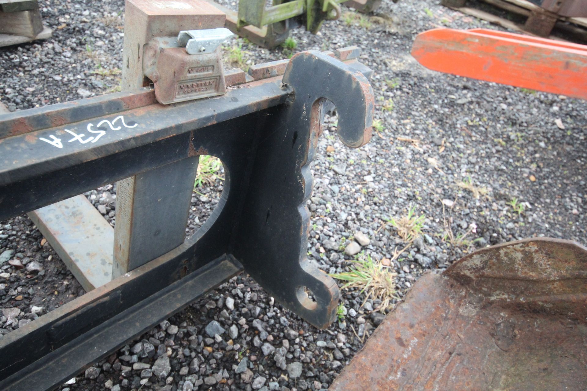 Pallet tines on headstock. 2013. V - Image 7 of 7