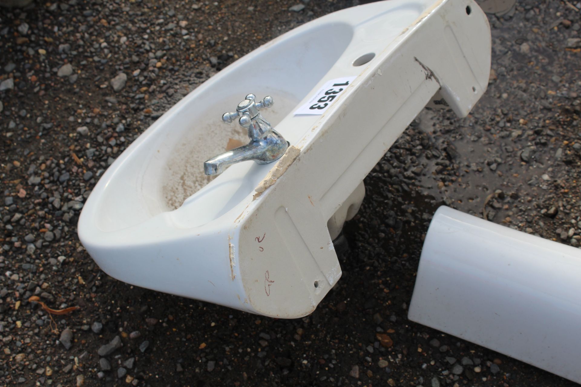 Pedestal wash basin. - Image 5 of 5