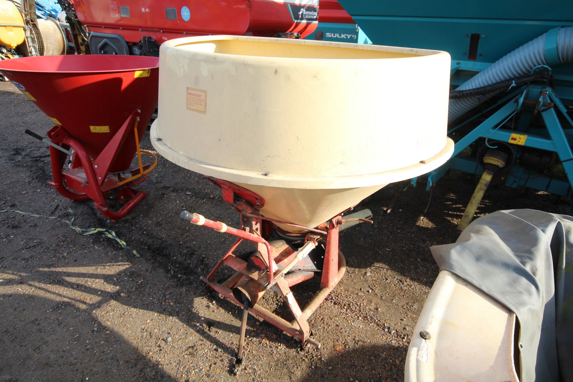 Vicon Vari-Spreader 600 fertiliser spreader. - Image 4 of 12