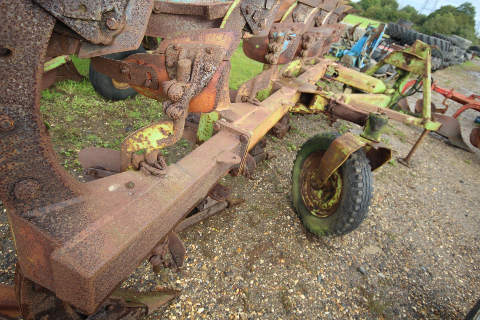 Dowdeswell DP1 single offset 4+1F reversible plough. - Image 15 of 22