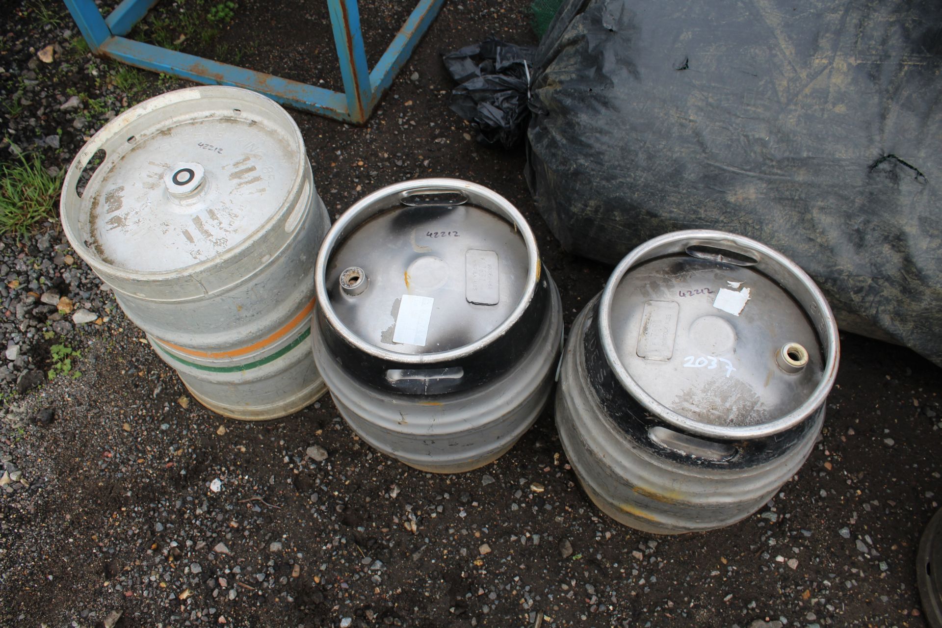 3x beer kegs.