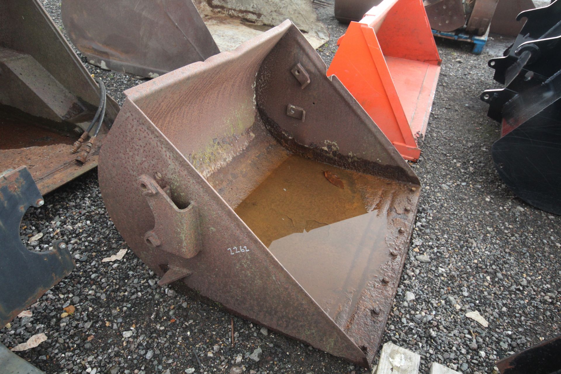 Horndraulic loader bucket. - Image 2 of 9