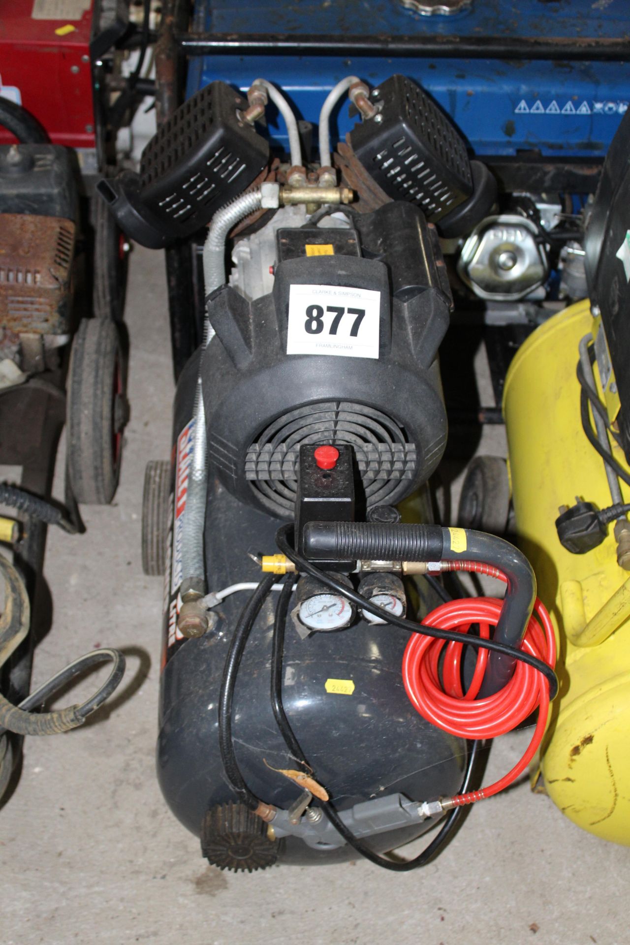 Sealey 50lt workshop compressor. For sale due to sale of farm. - Image 3 of 4