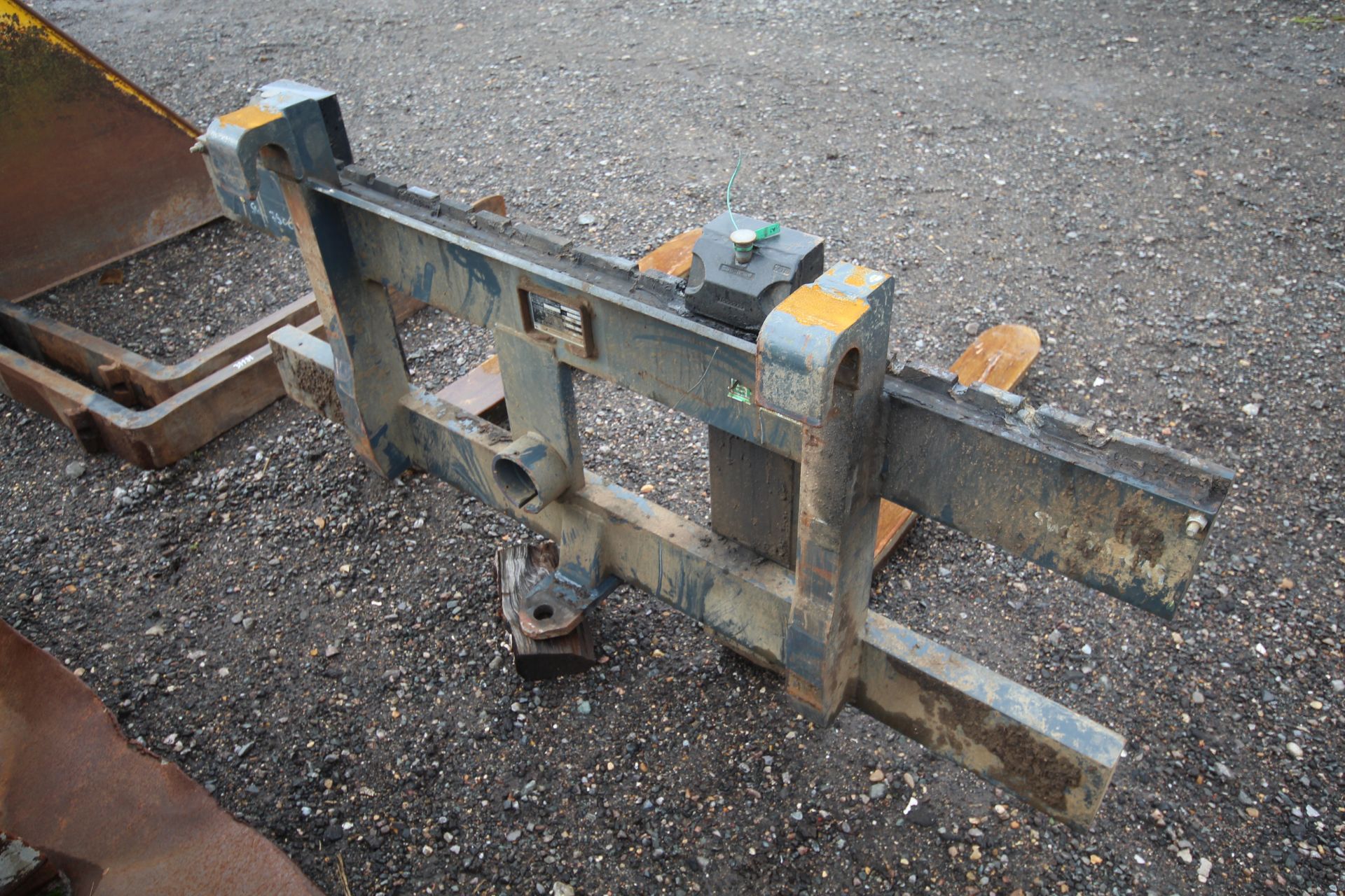 Large set of heavy-duty pallet tines. Merlo brackets. V - Image 3 of 12