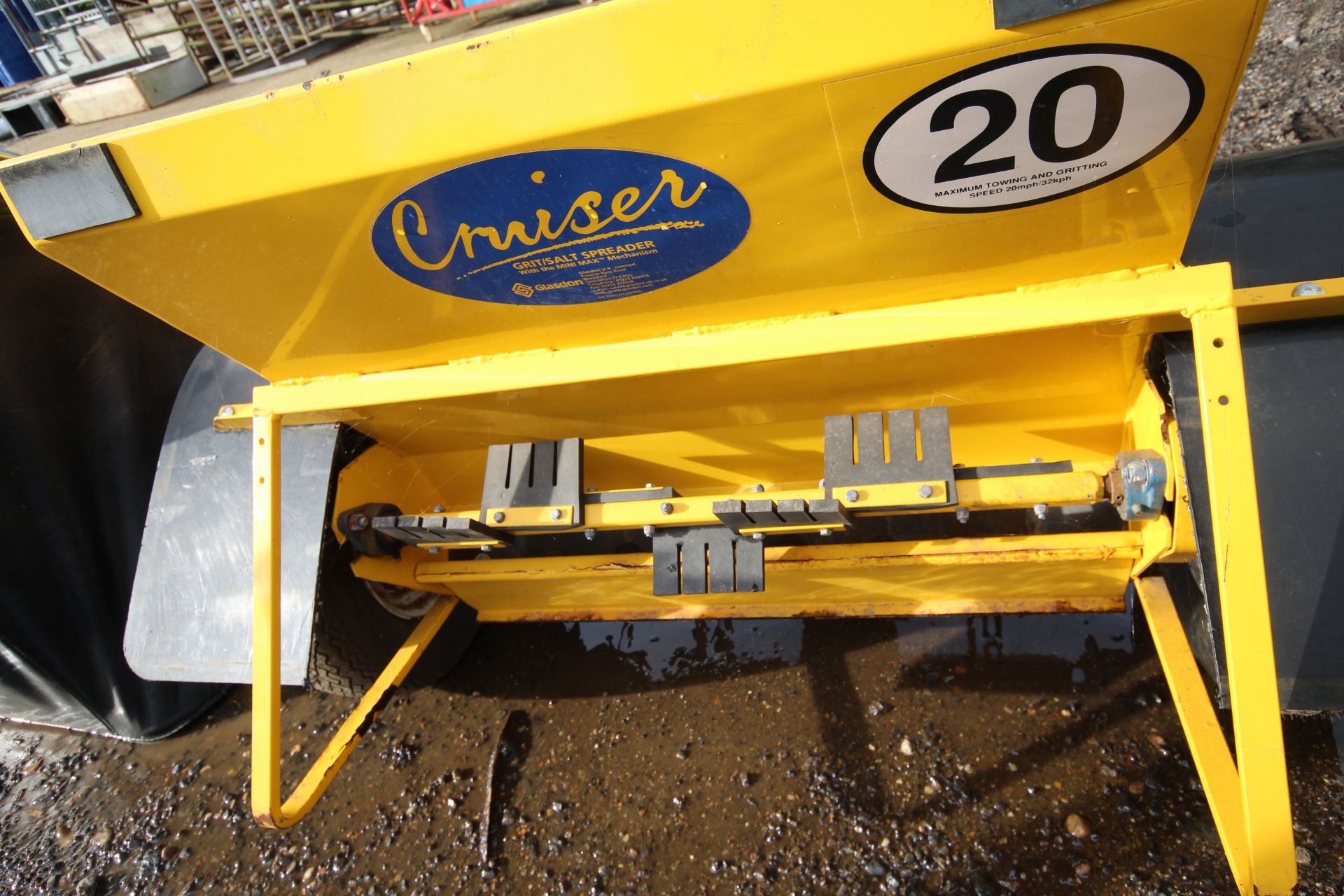 Cruiser 80 grit/ salt drop spreader. Serial number C80 1771. With MiniMax spread mechanism. V - Image 10 of 11