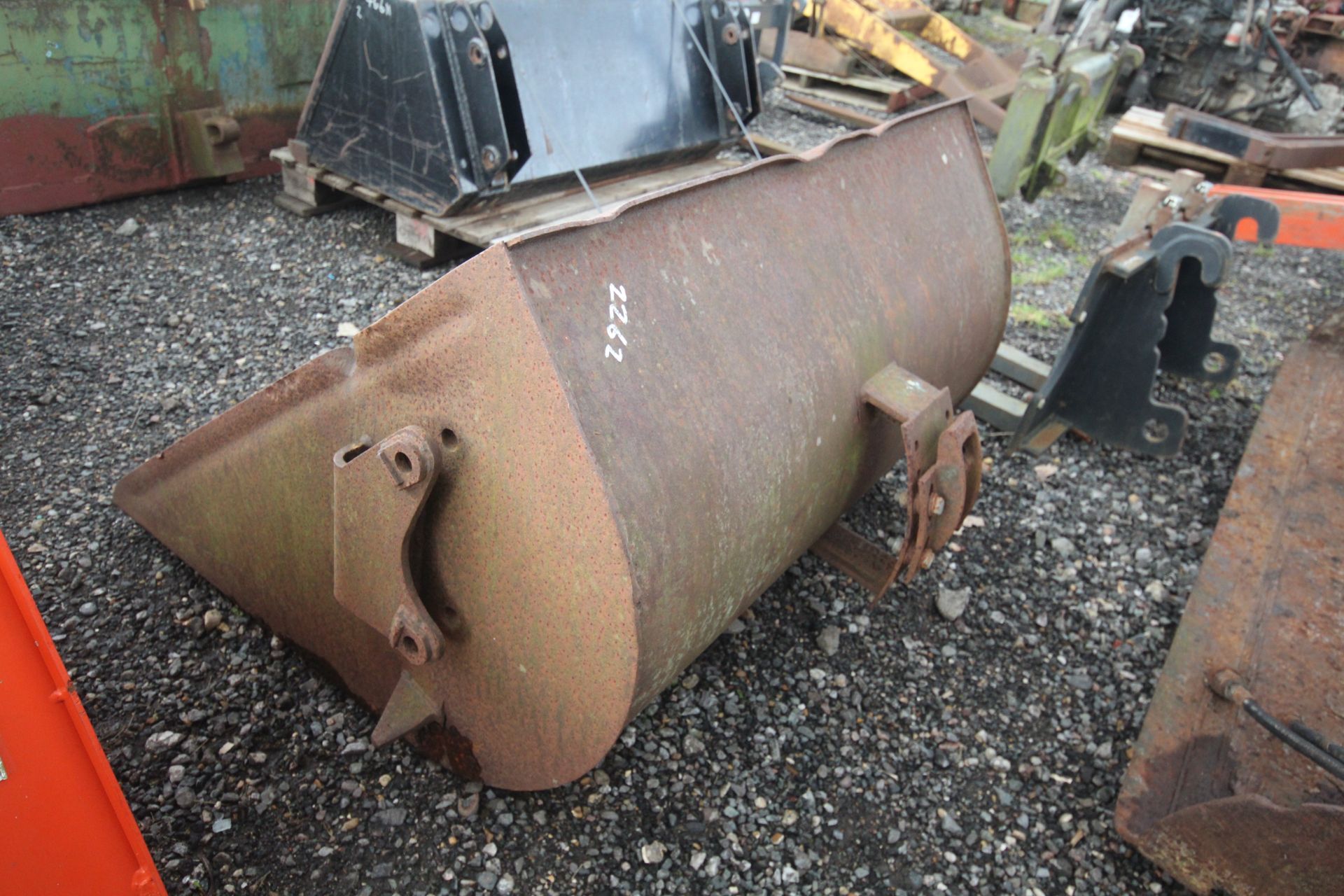 Horndraulic loader bucket. - Image 4 of 9