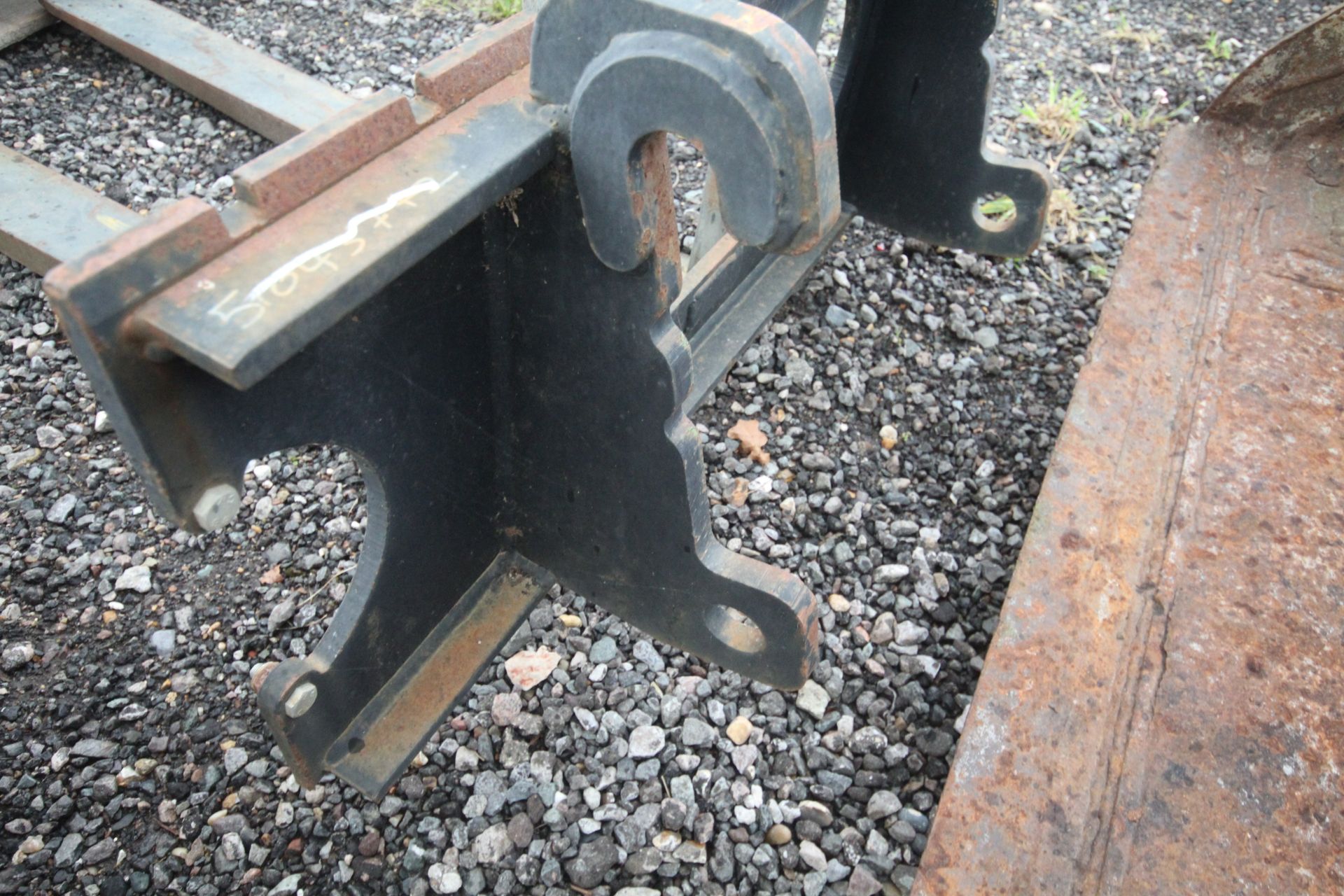 Pallet tines on headstock. 2013. V - Image 6 of 7