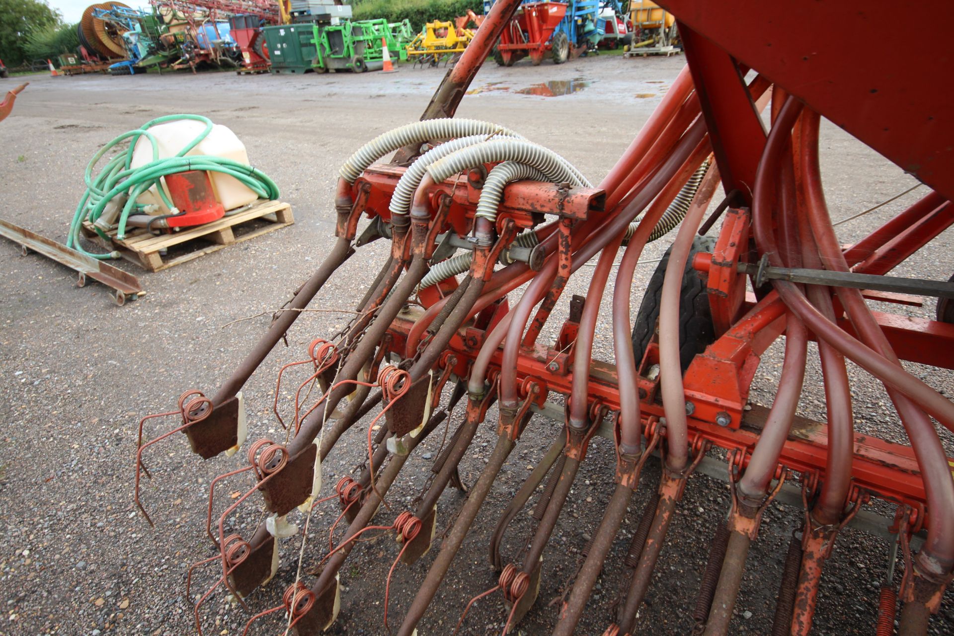 Accord Pneumatic DL 4M mounted Suffolk coulter drill. - Image 20 of 28