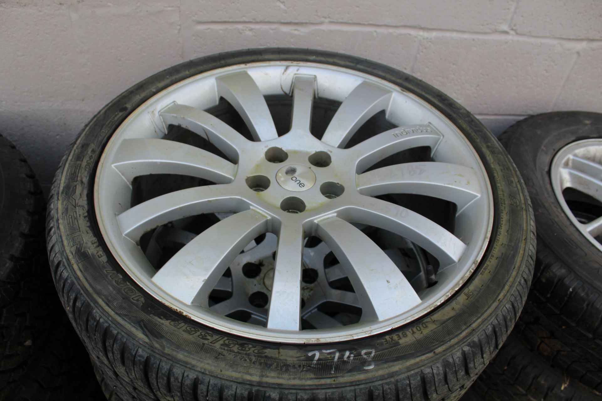 4x Range Rover alloy wheels and tyres. V - Image 6 of 7