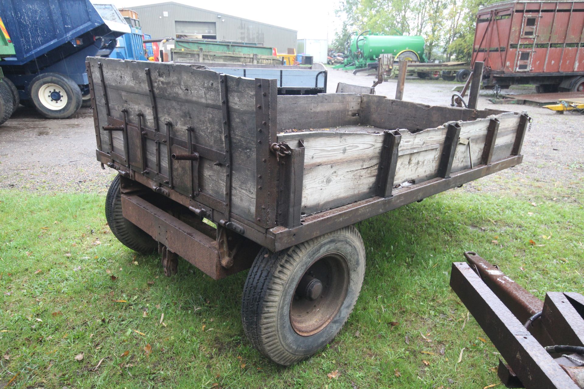 Ferguson FJEA-40 3T tipping trailer. With drop in sides and 12-stud axle. Badged. Serial number - Image 4 of 15