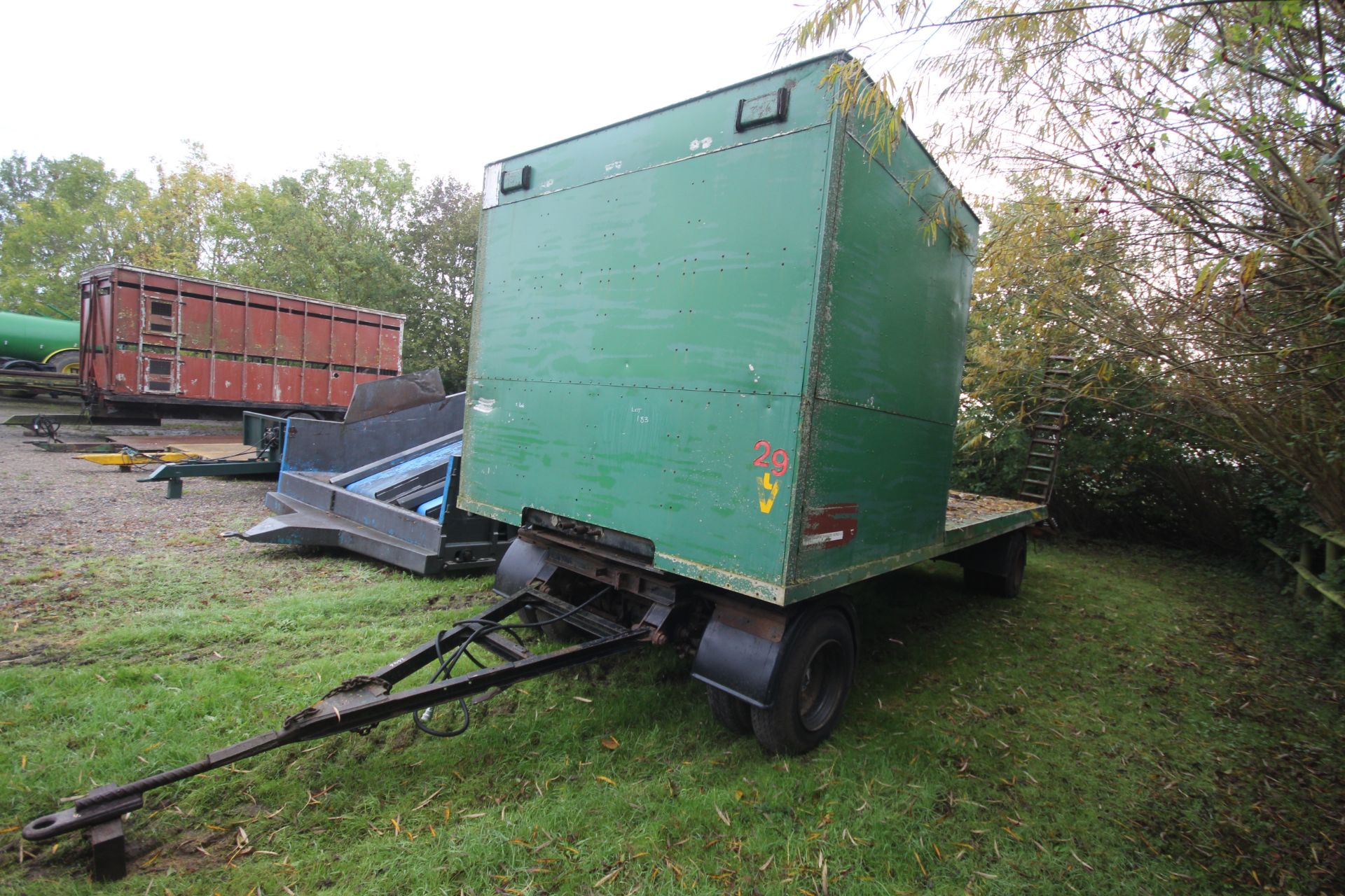 4-wheel turntable beavertail low loader trailer. With Manual ramps and front workshop. V - Image 2 of 25