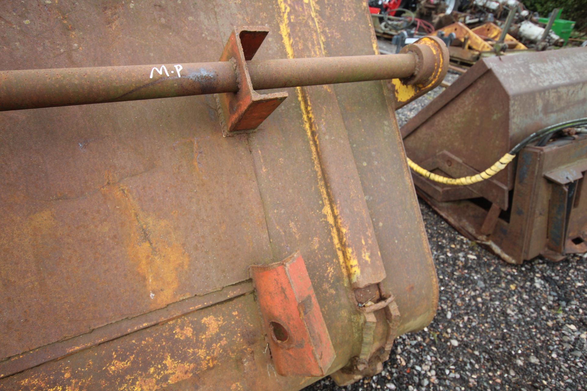 Large capacity 6ft loader bucket. Farm made Manitou brackets. V - Image 8 of 8