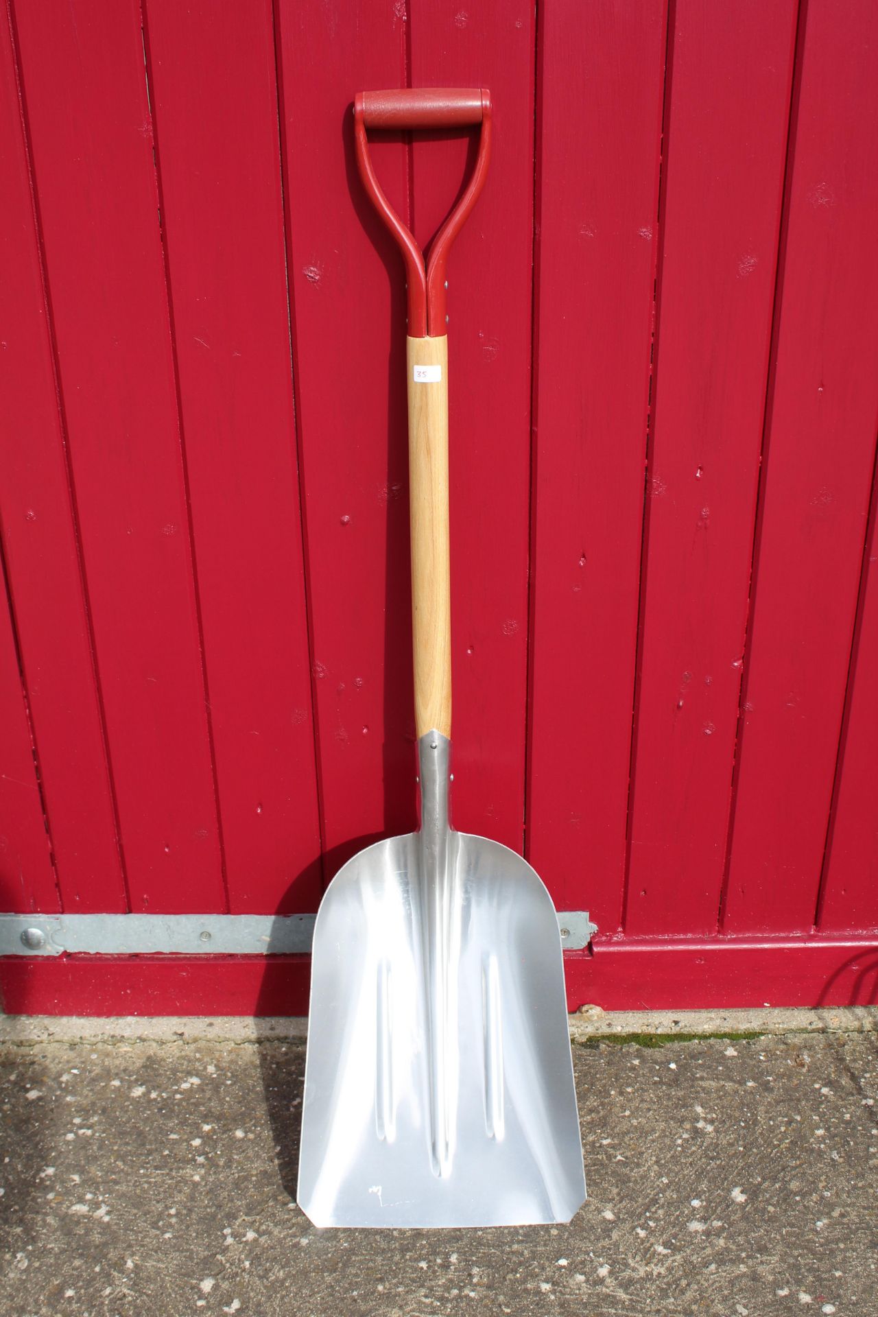 Aluminium shovel. V