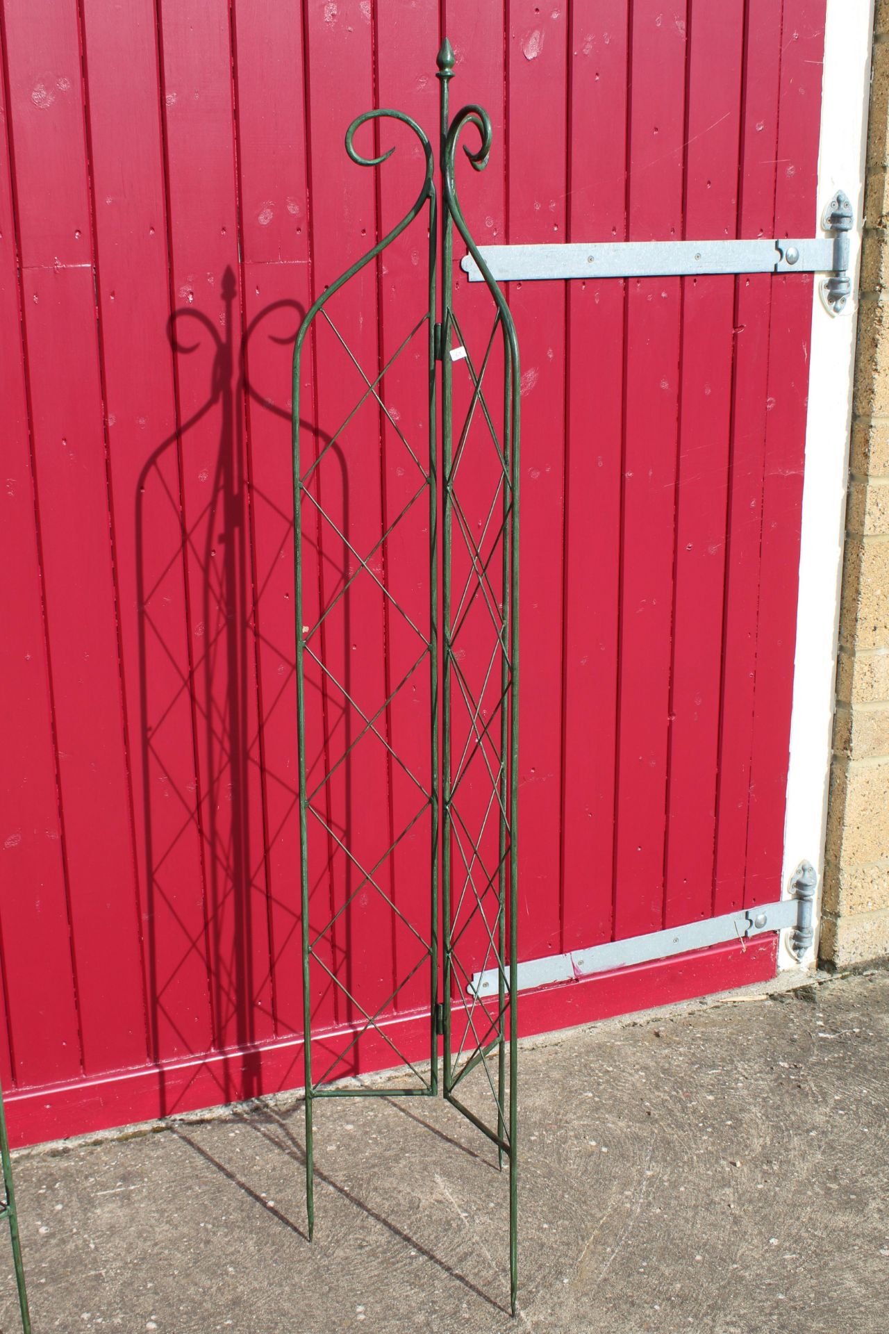 6ft folding lattice garden spire. V