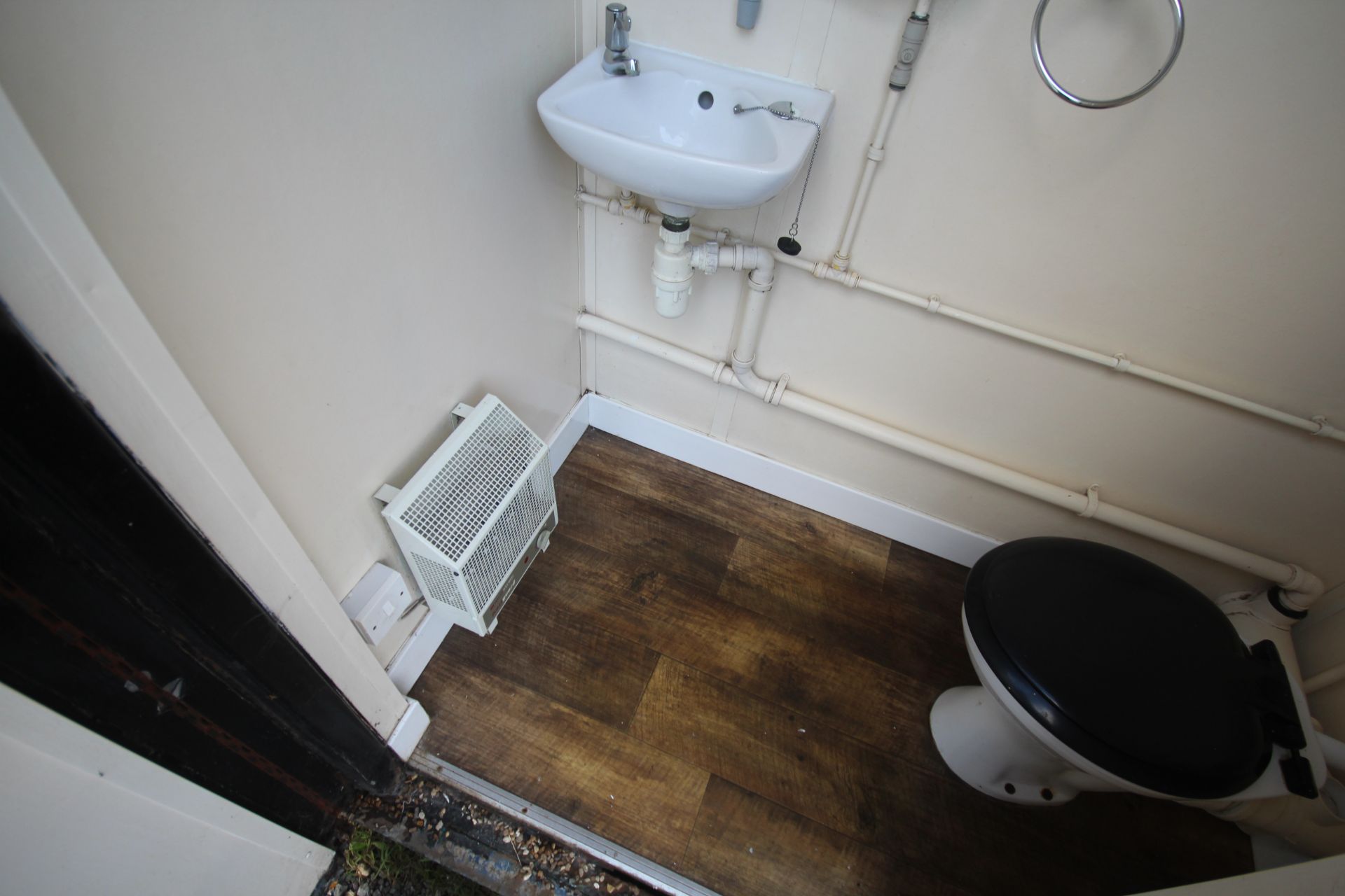 Fully fitted container toilet block. Single ladies and 2+1 gents. Recently removed. V - Image 10 of 17