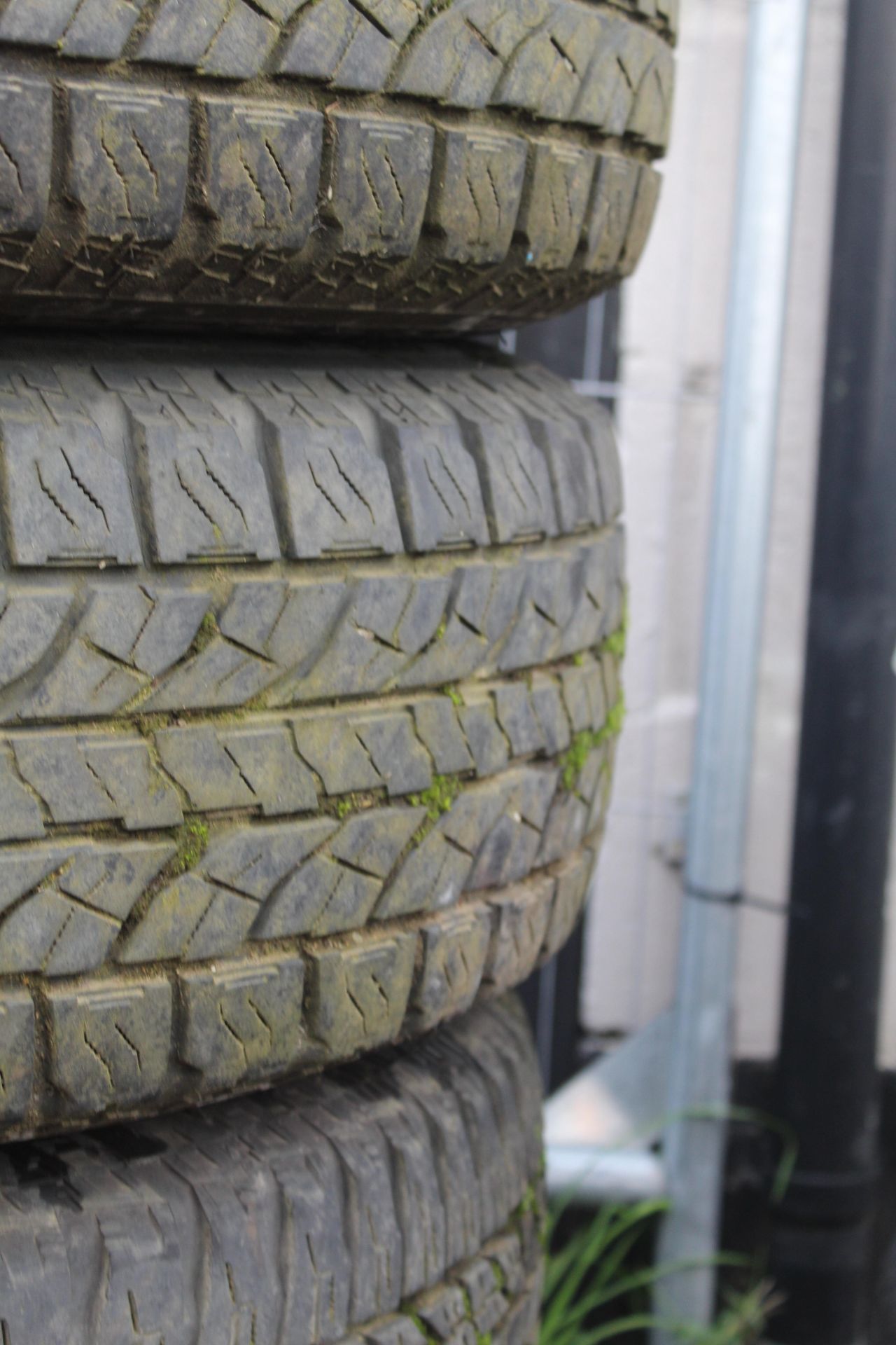 4x Kia alloy wheels and tyres. - Image 3 of 7