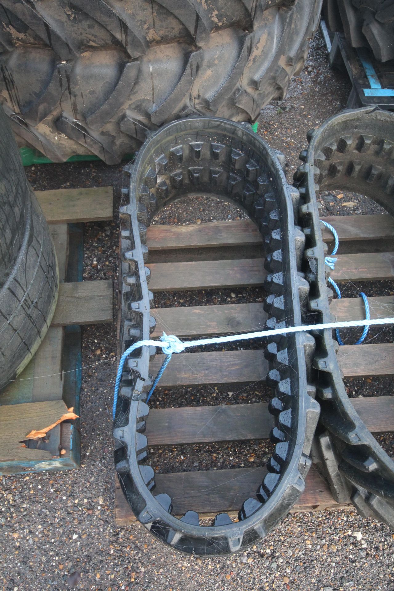 Set of four tracks to fit MultiOne loader. V - Image 2 of 6