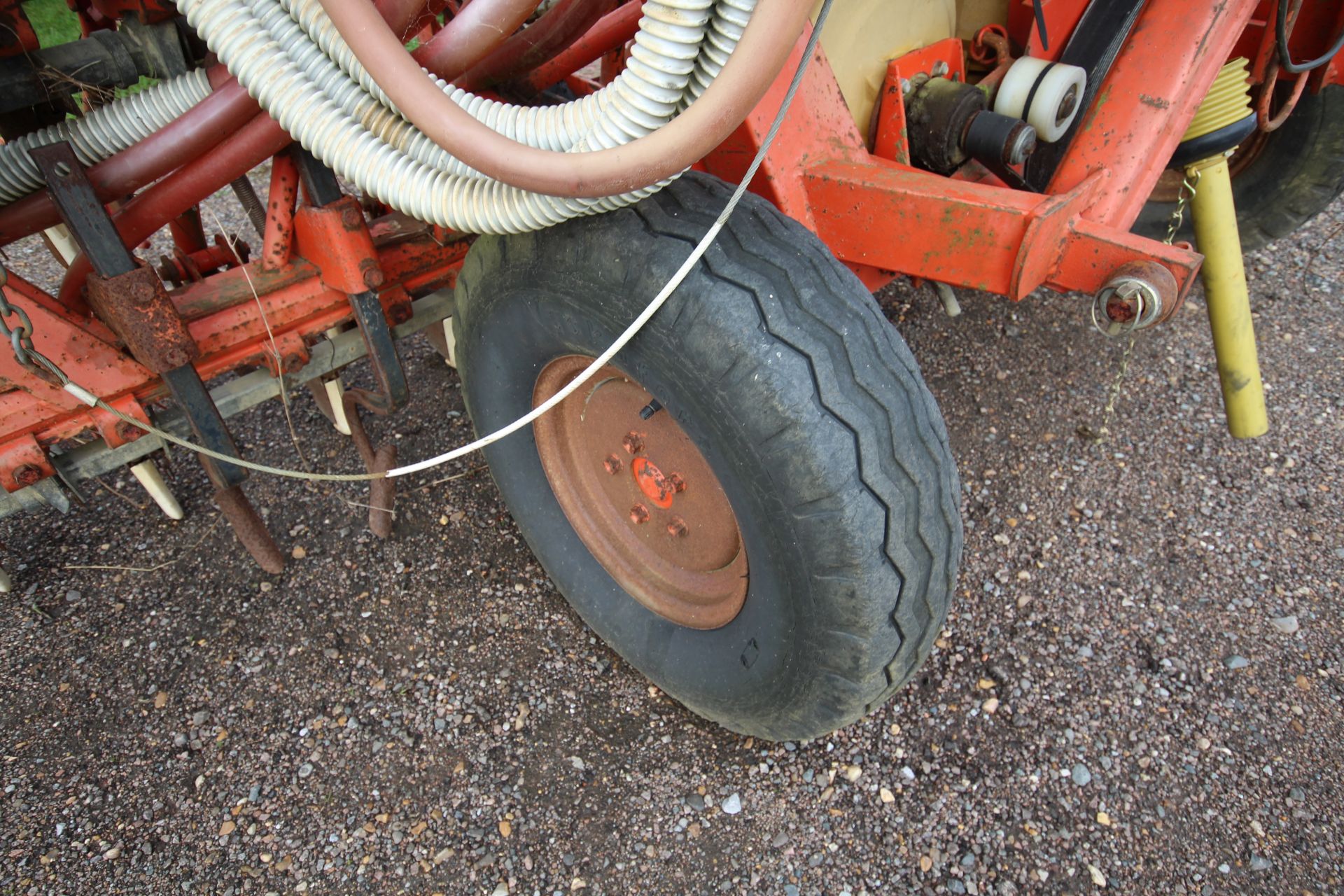 Accord Pneumatic DL 4M mounted Suffolk coulter drill. - Image 10 of 28