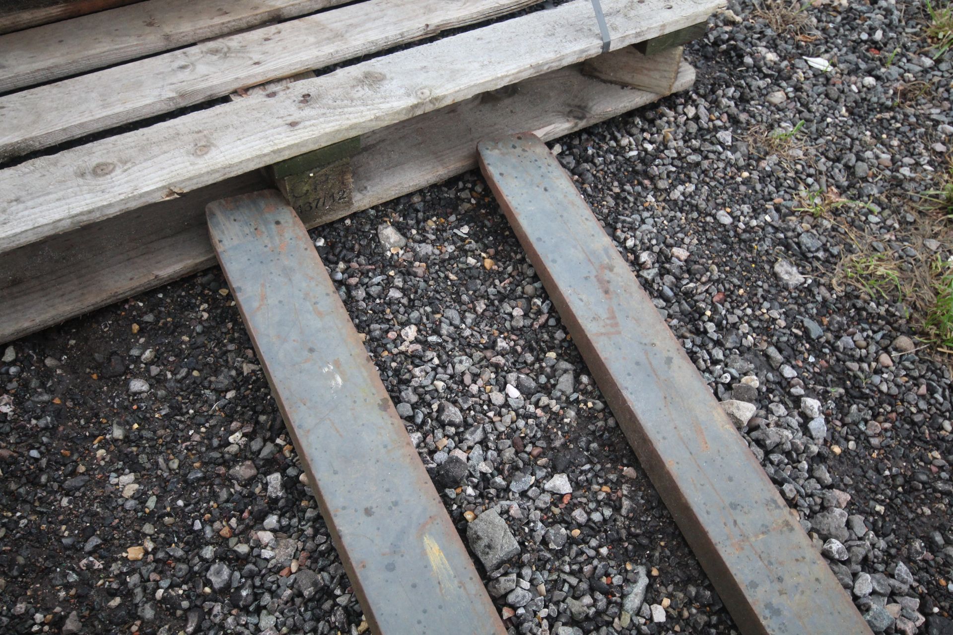 Pallet tines on headstock. 2013. V - Image 4 of 7