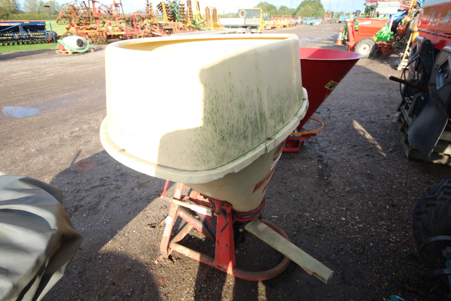 Vicon Vari-Spreader 600 fertiliser spreader. - Image 3 of 12