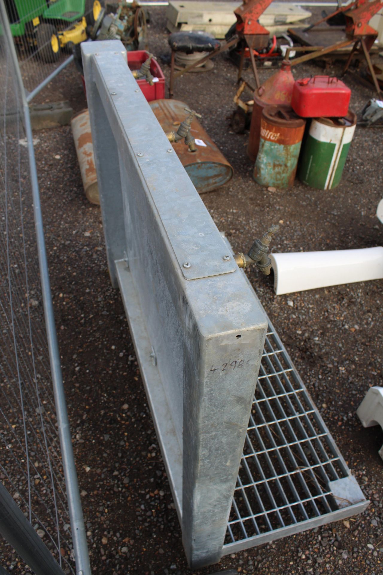 Galvanised boot washing stand. V - Image 4 of 7