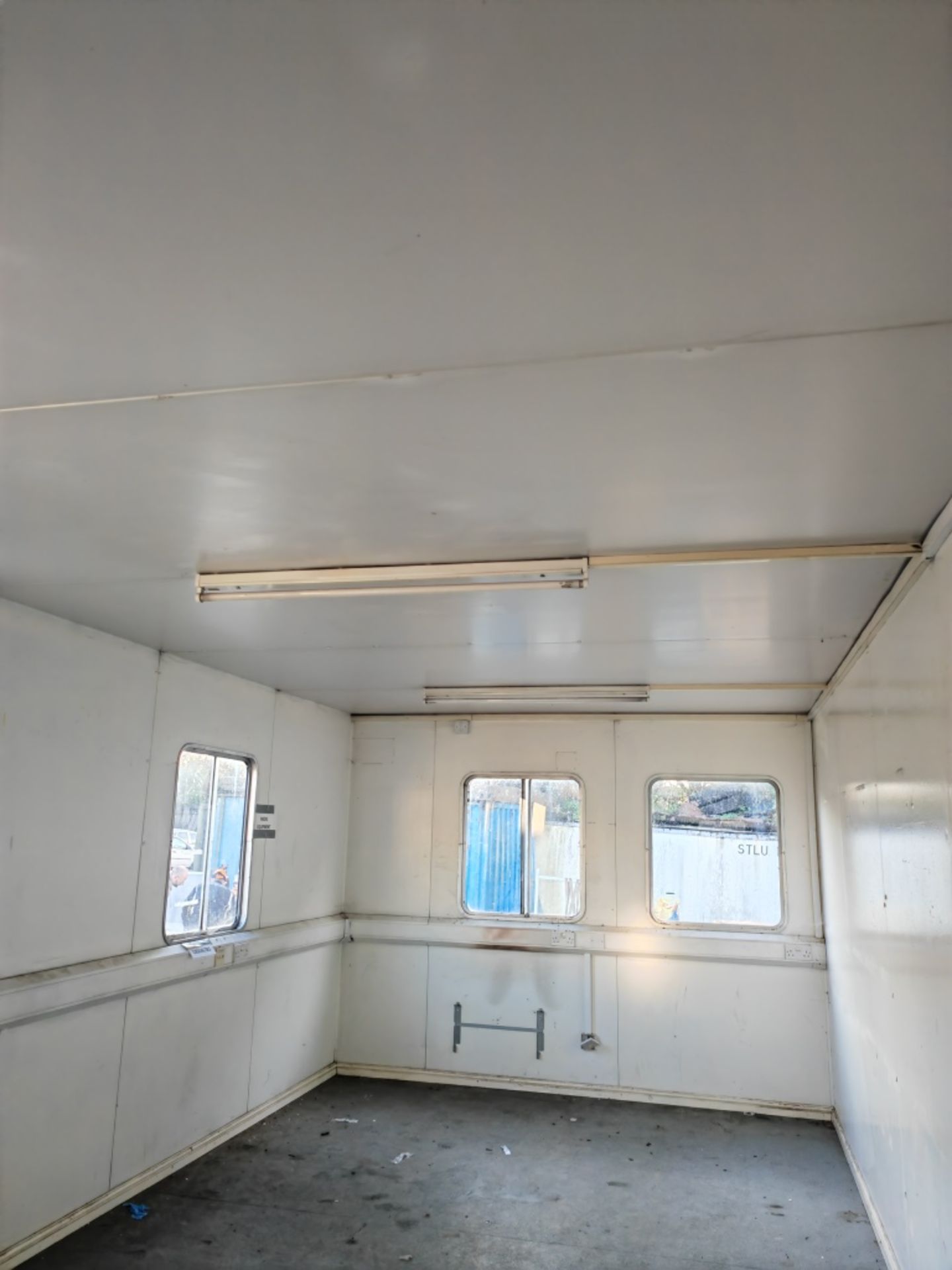32ft x 10ft jack leg cabin. Collection from near W - Image 5 of 10