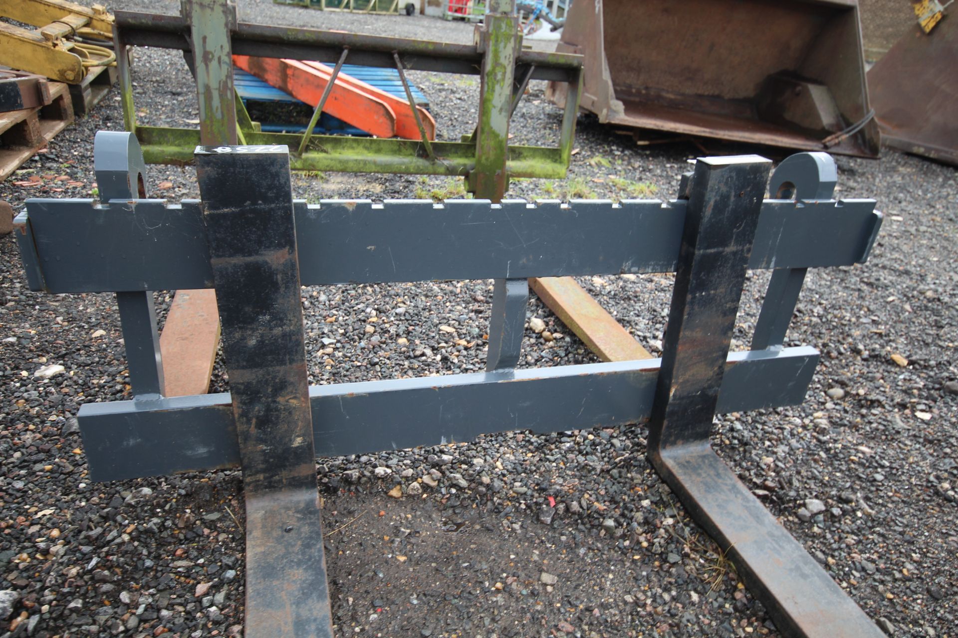 Dromone 2.5T pallet tines. 2020. Euro8 brackets. Owned from new. V - Image 7 of 10