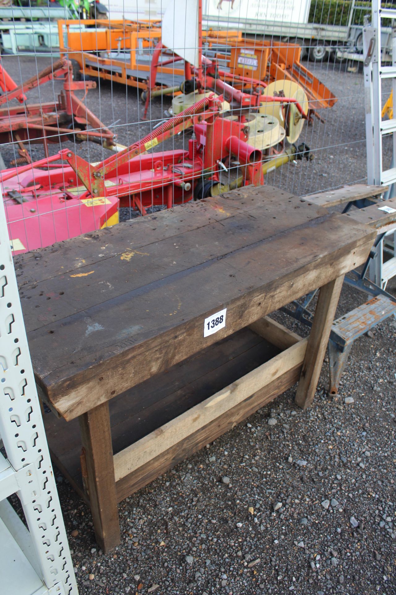 Wooden carpenter's bench. - Image 2 of 6