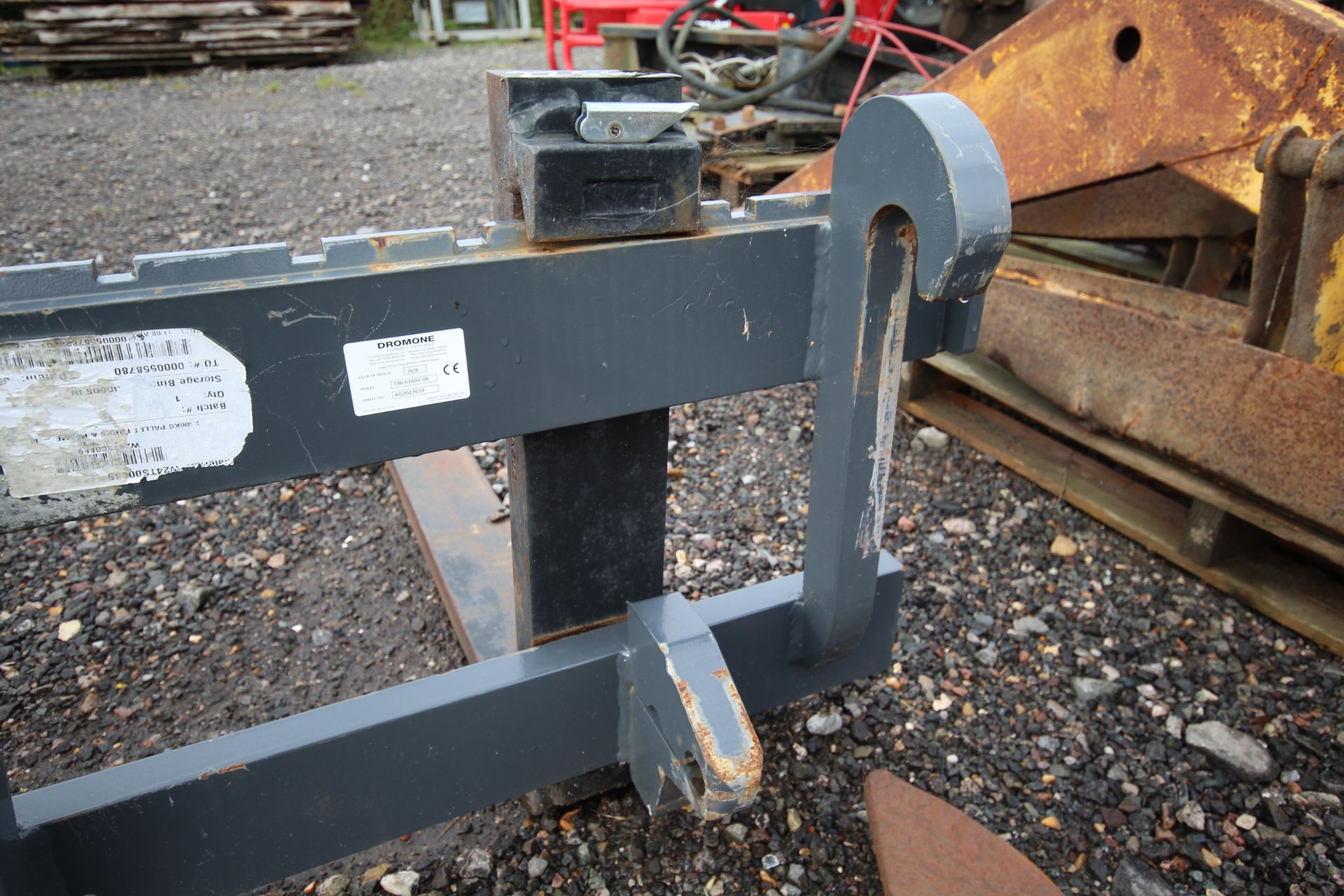 Dromone 2.5T pallet tines. 2020. Euro8 brackets. Owned from new. V - Image 9 of 10