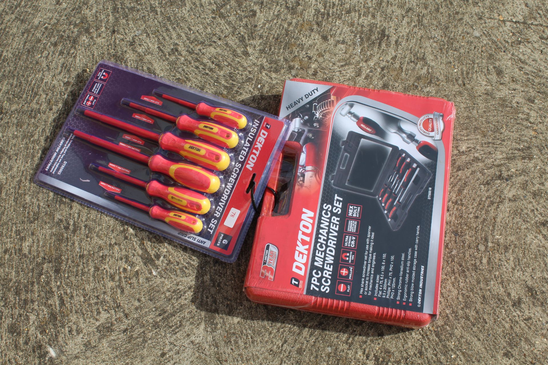 2x Screwdriver sets (14). V