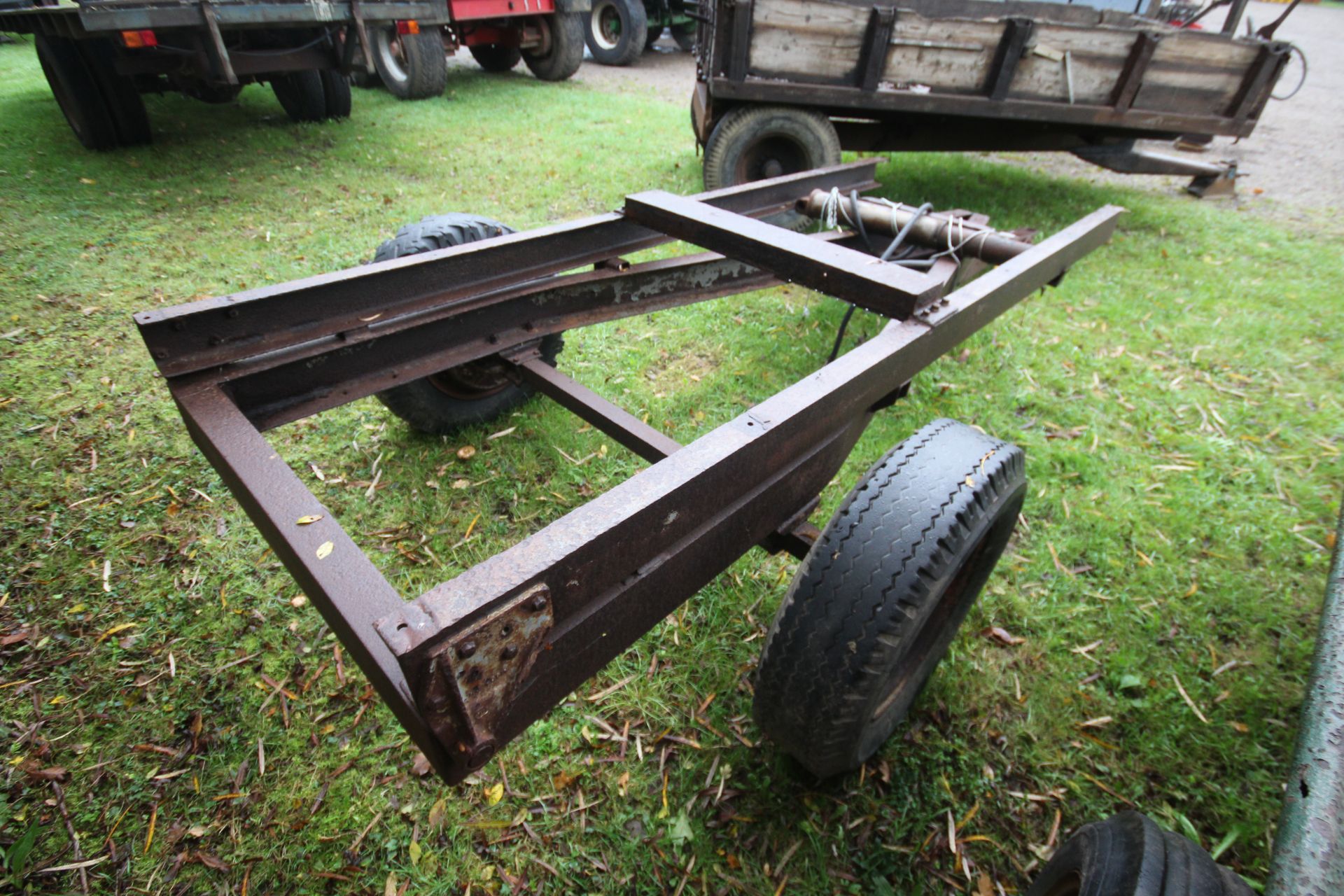 Ferguson 3T single axle tipping trailer chassis. With ram. - Image 4 of 11