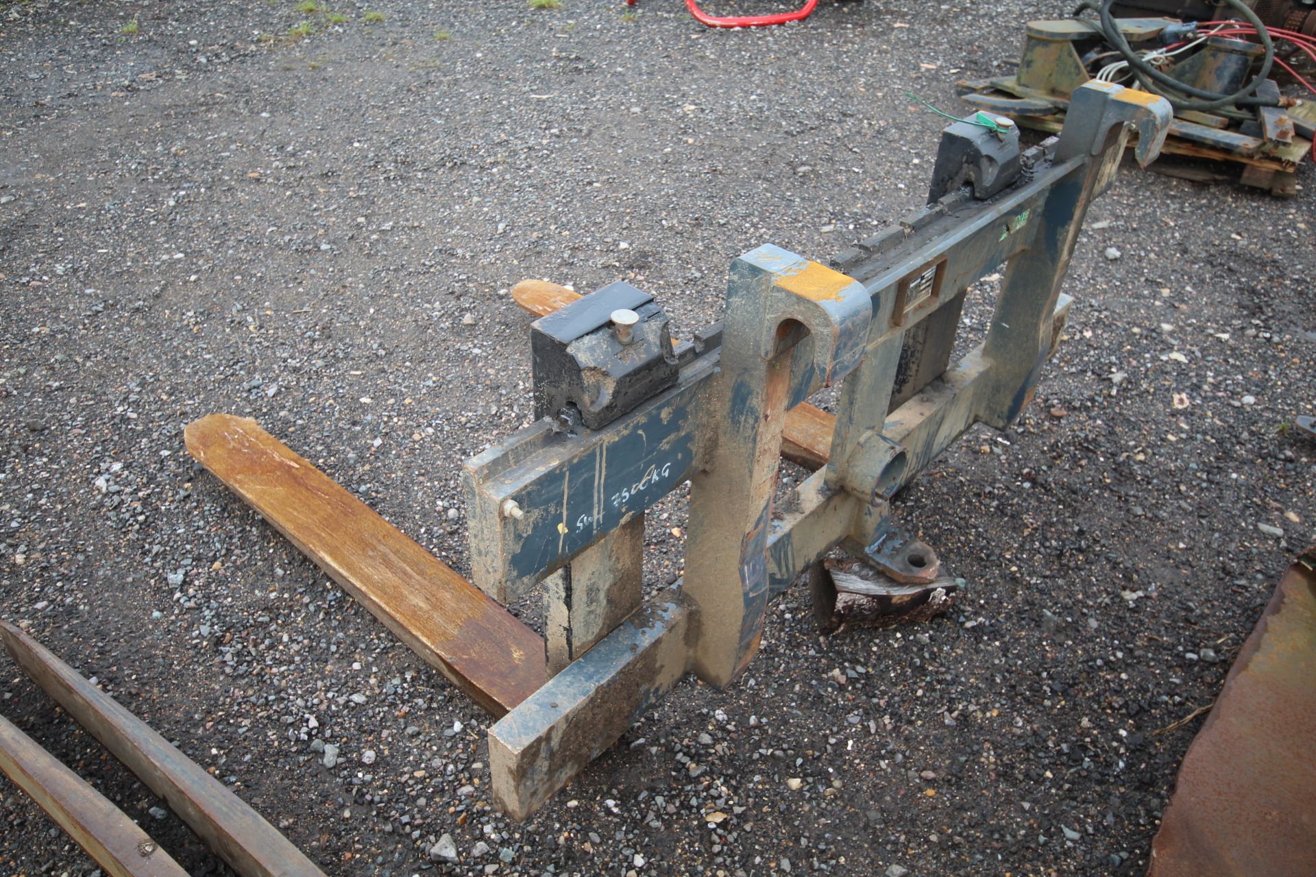 Large set of heavy-duty pallet tines. Merlo brackets. V - Image 4 of 12