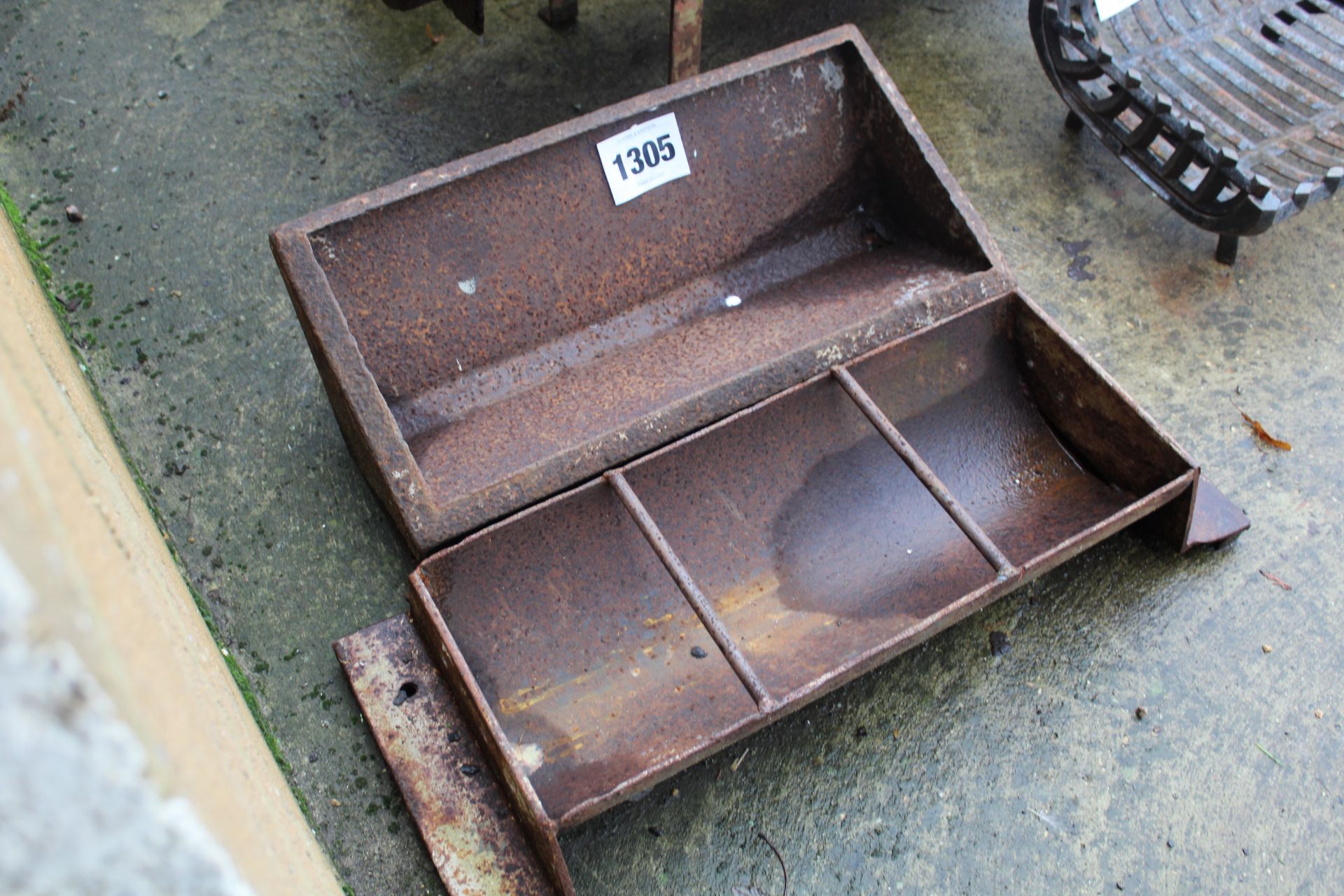 Cast iron trough and another. - Image 2 of 2