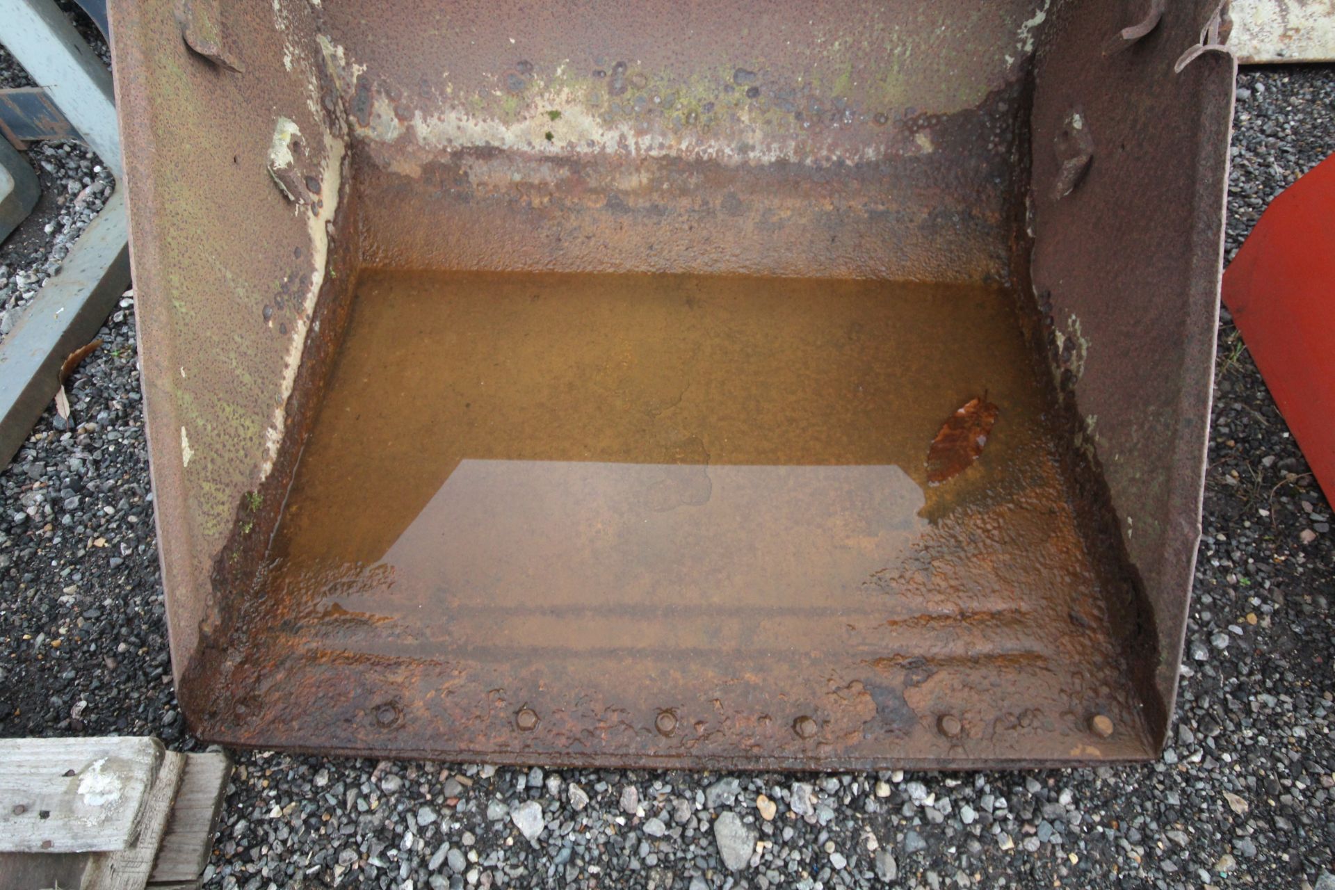 Horndraulic loader bucket. - Image 9 of 9