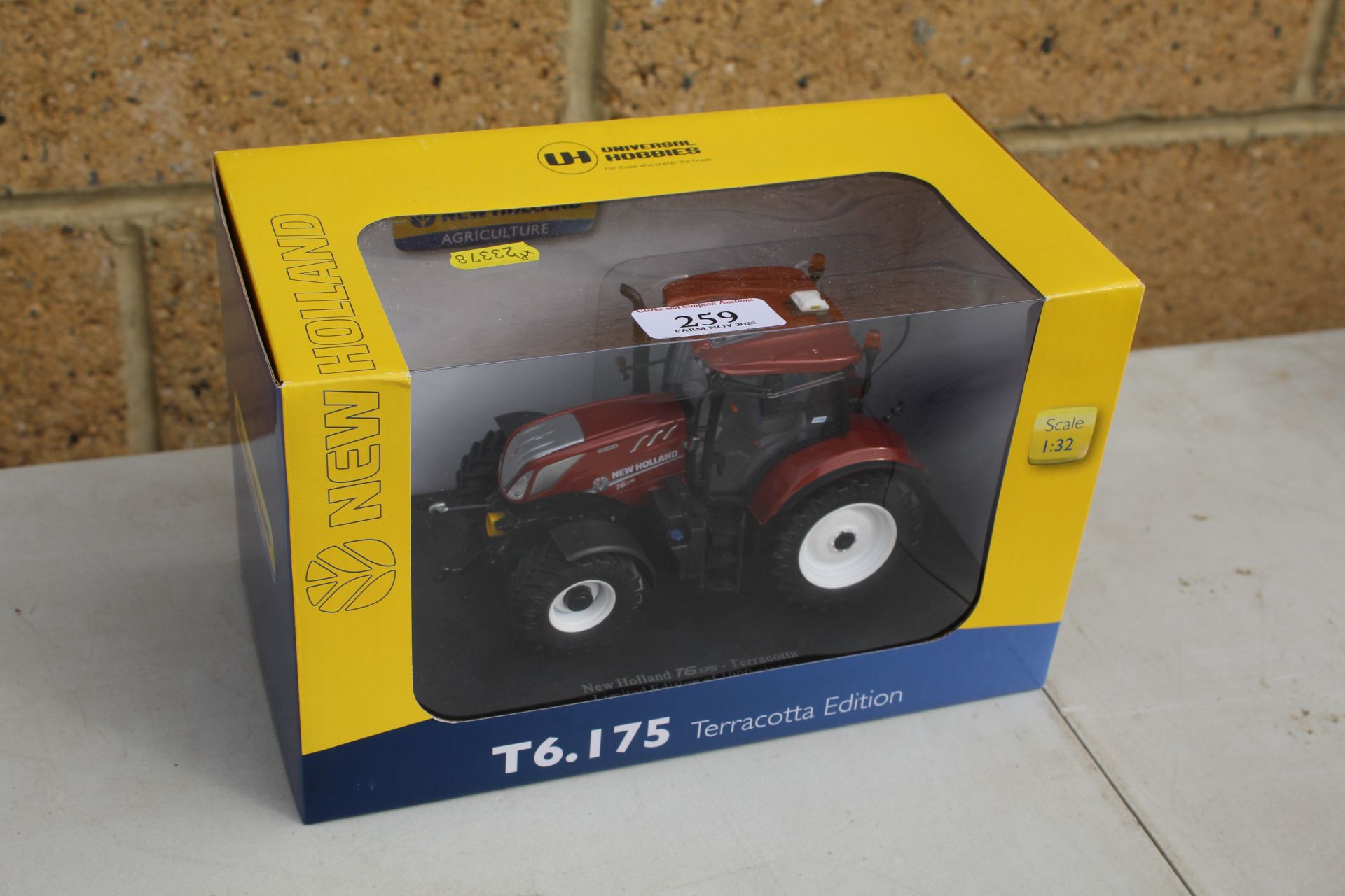 UH New Holland T6.175 Terracotta Tractor - Limited Edition 1/32. V