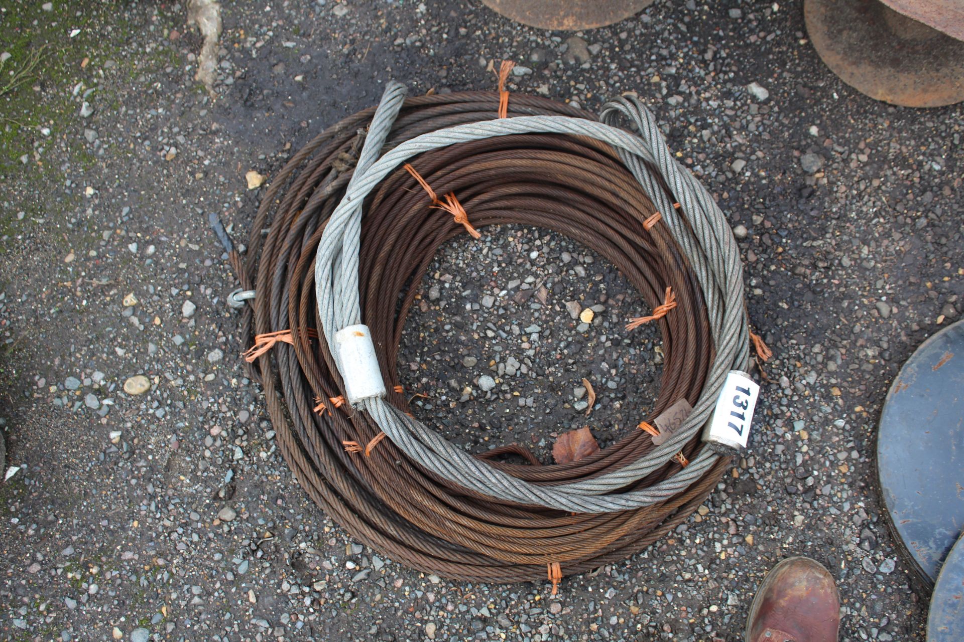 Wire hawse and quantity of wire rope.