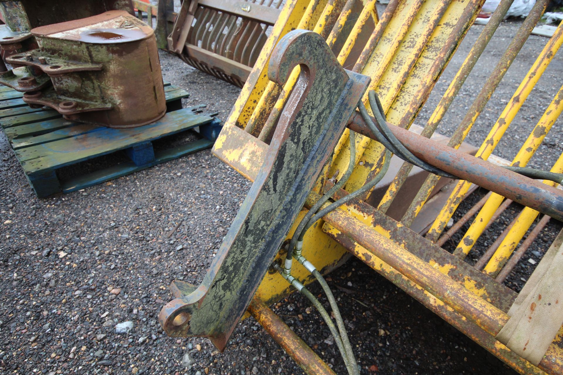 Toe tip beet bucket. JCB Q fit brackets. V - Image 7 of 11