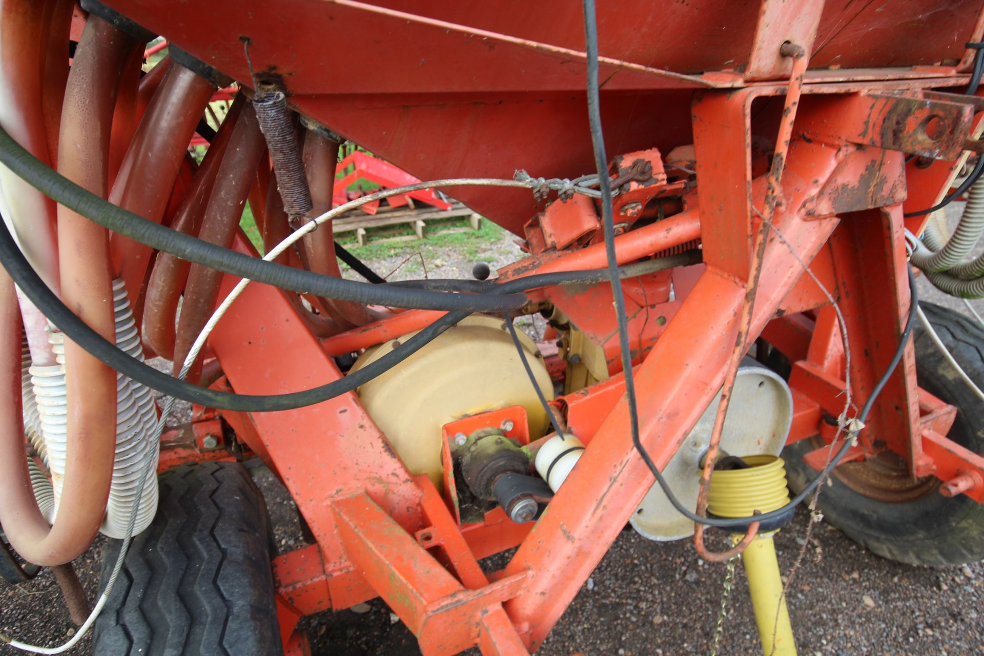 Accord Pneumatic DL 4M mounted Suffolk coulter drill. - Image 9 of 28