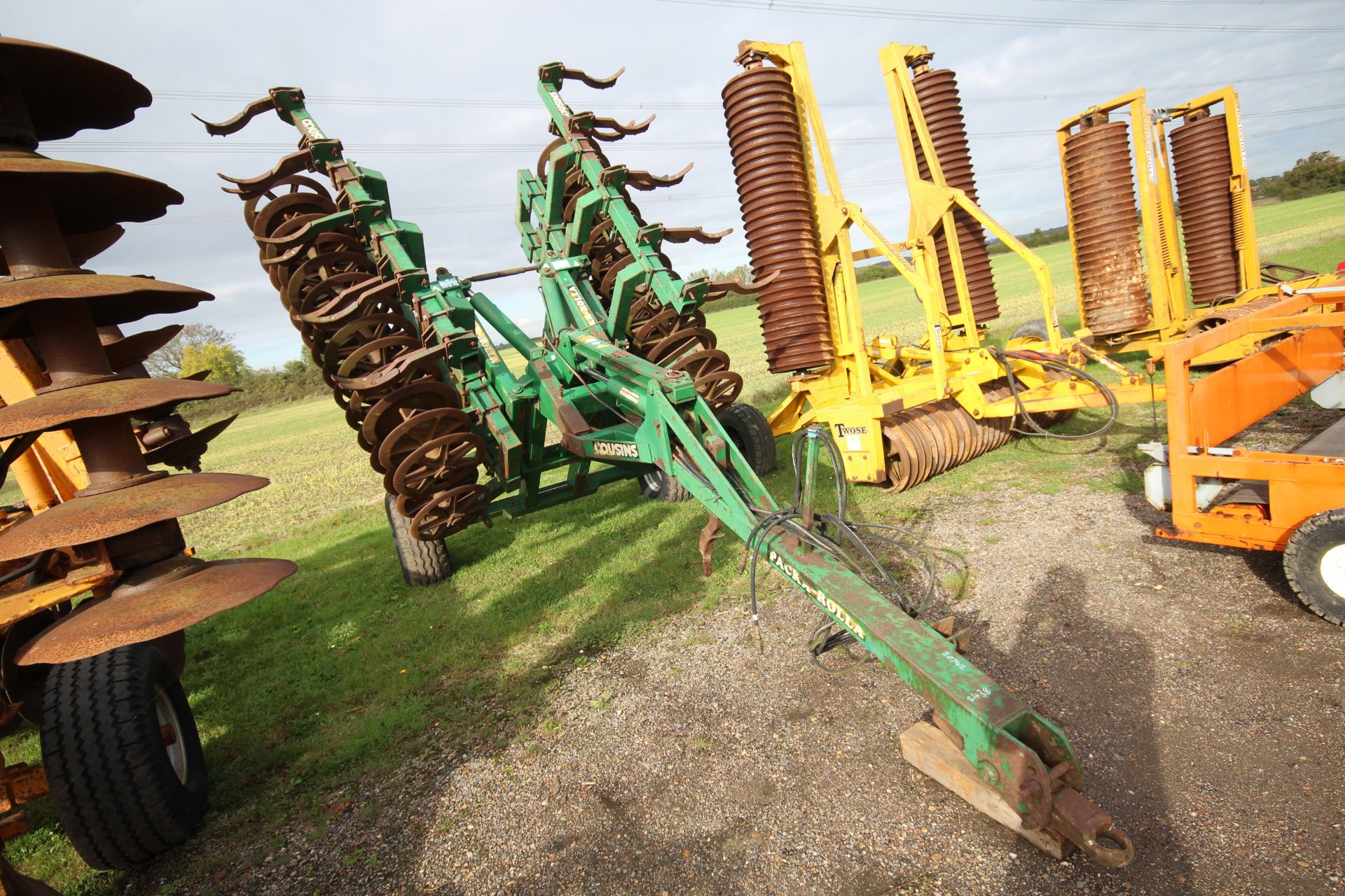 Cousins 5.6m hydraulic folding double press. With leading tines. V - Image 2 of 34